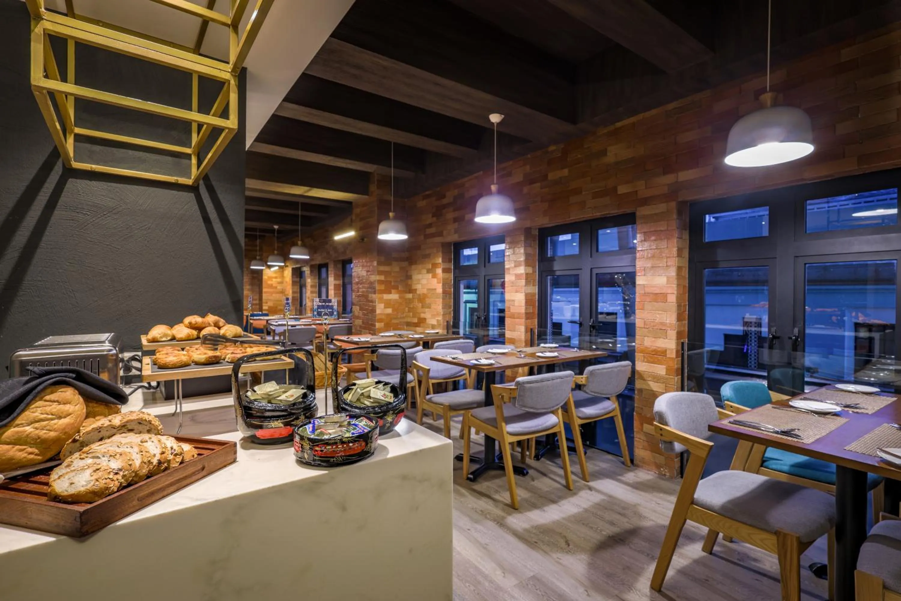 Restaurant/places to eat in Santa Grand Classic Kuala Lumpur, Chinatown