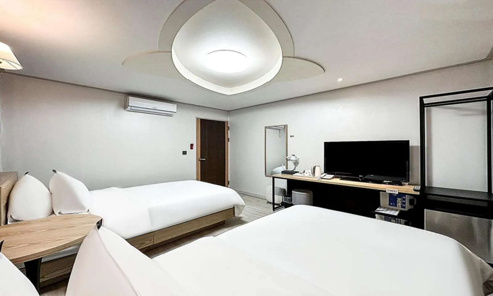 Bed in Gumi time hotel