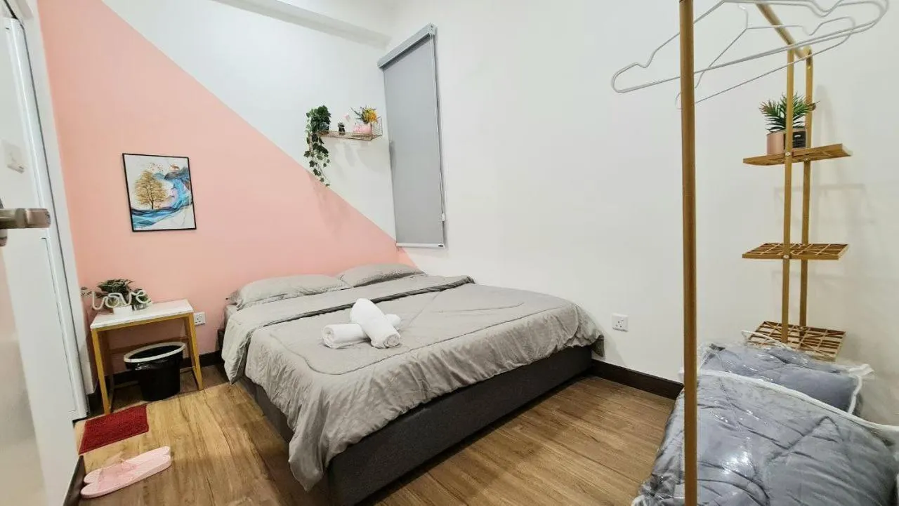 Bed in Shoppingmall condo sri petaling, Near Bukit jalil 1