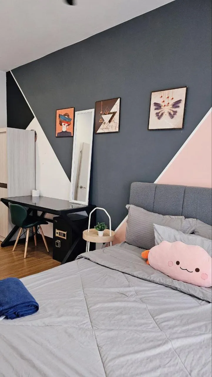 Bed in Shoppingmall condo sri petaling, Near Bukit jalil 1