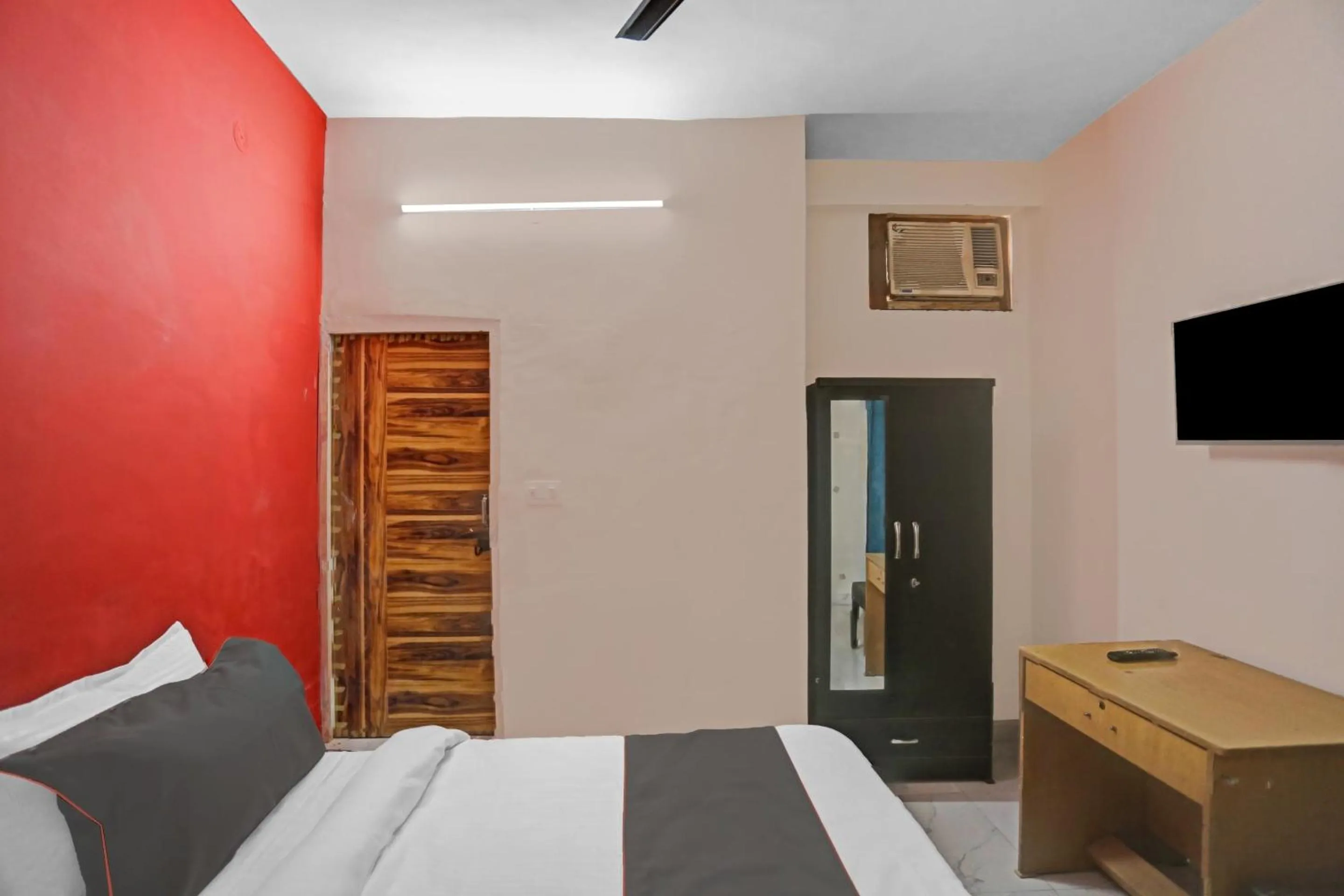 Bedroom, Bed in Capital O Diamond 18 Near Worlds Of Wonder