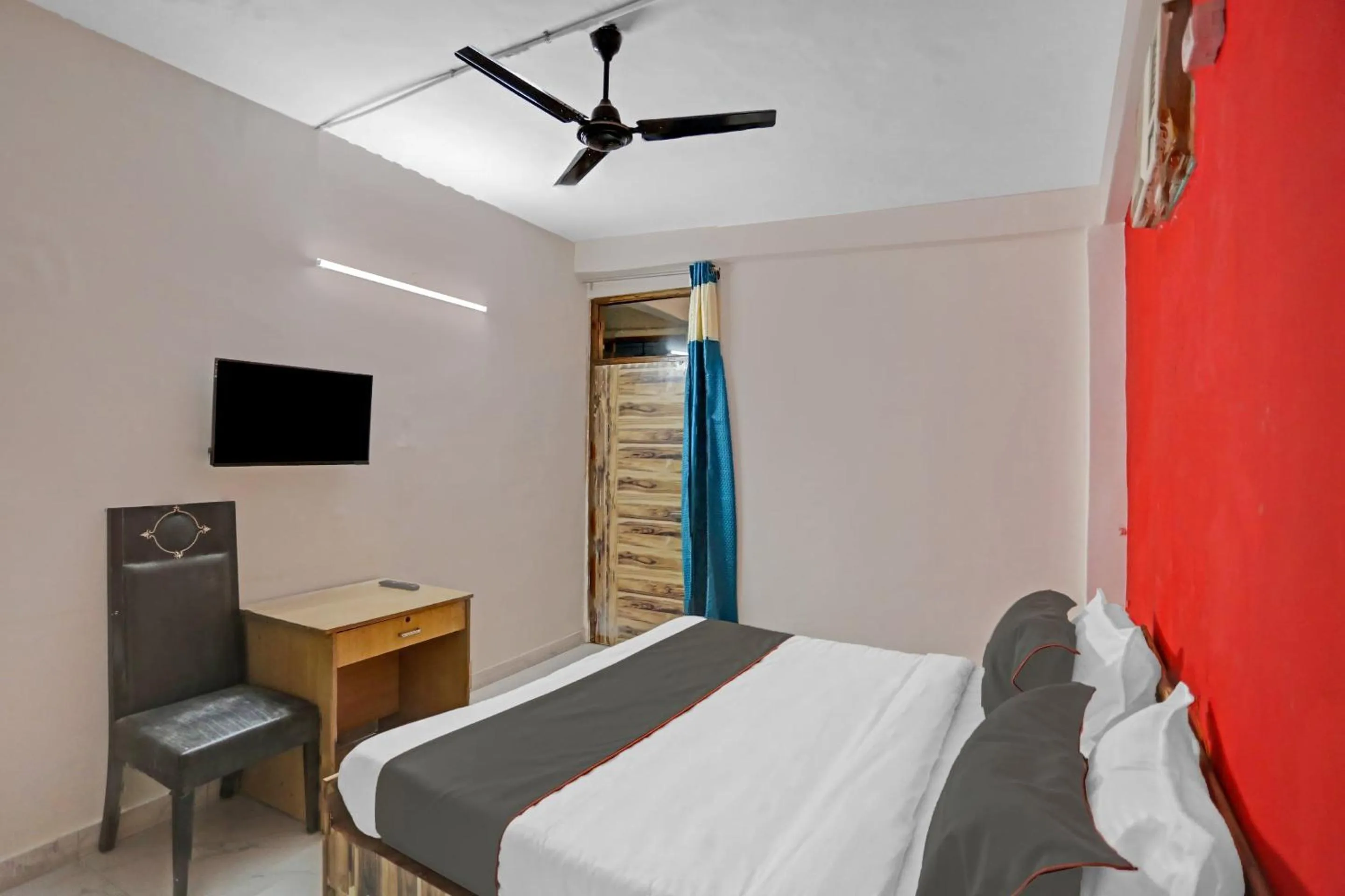 Bedroom, Bed in Capital O Diamond 18 Near Worlds Of Wonder