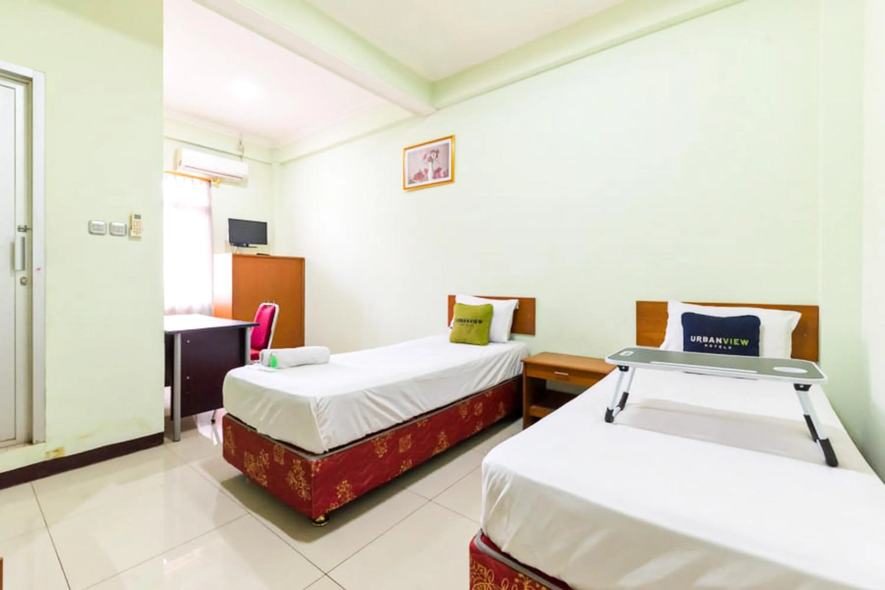 Bedroom, Bed in Urbanview Hotel Bartu Moh Toha Bandung by RedDoorz