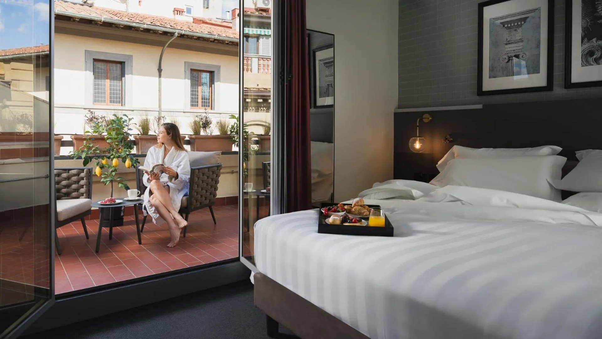 People, Bed in iQ Hotel Firenze