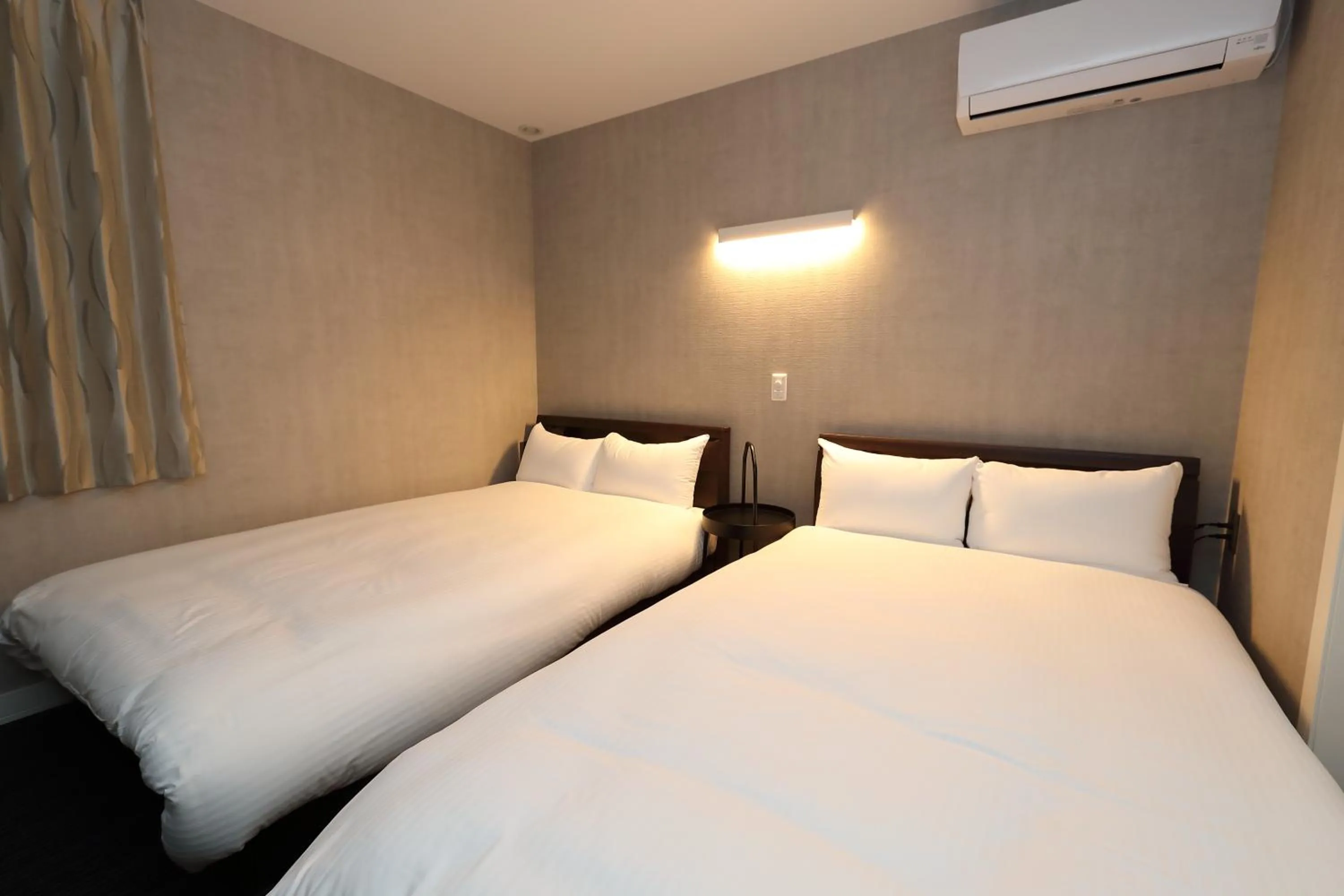 Bed in White Crystal RoomB