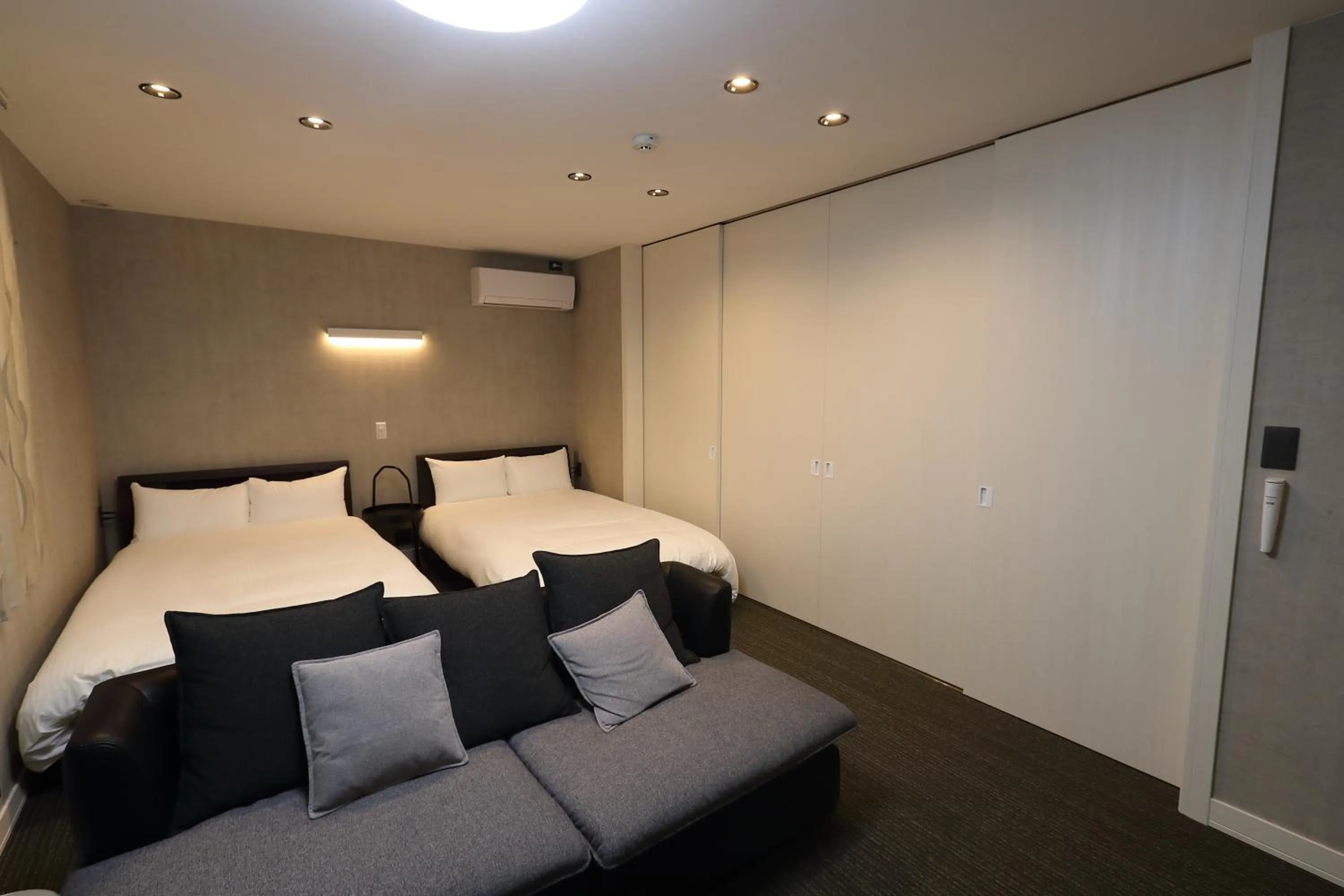 Bed in White Crystal RoomB