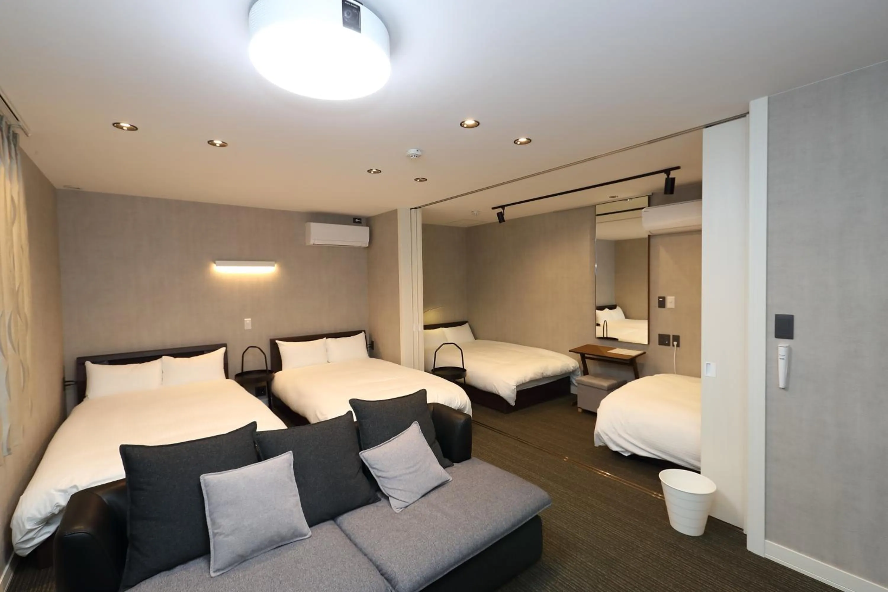 Bed in White Crystal RoomB