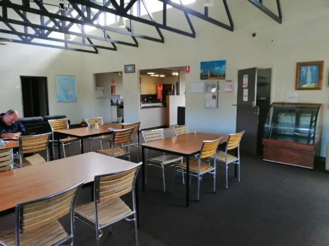 Communal lounge/ TV room in Swansea Backpackers