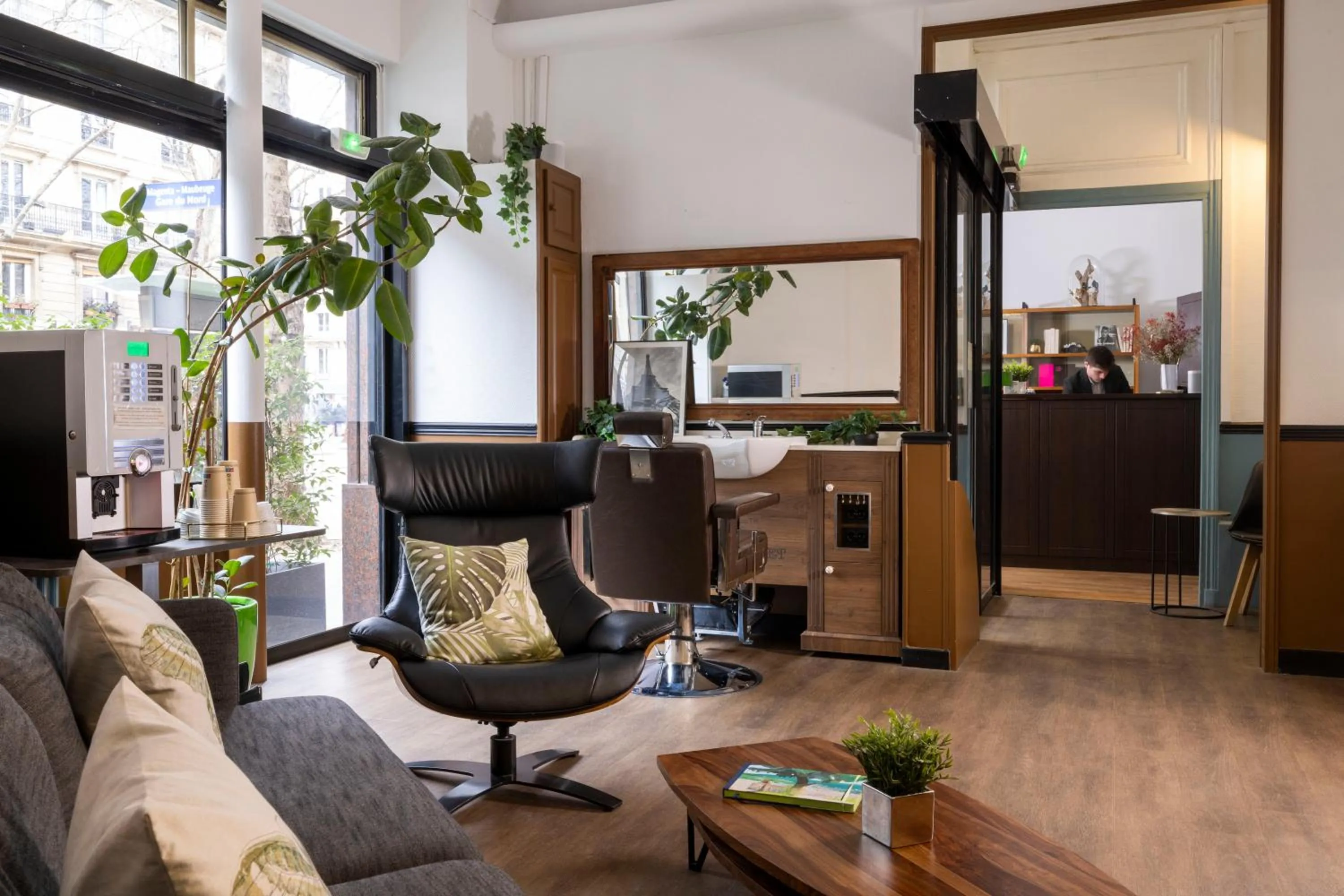 Living room in Lennon by Avalon Hotel Paris Gare du Nord