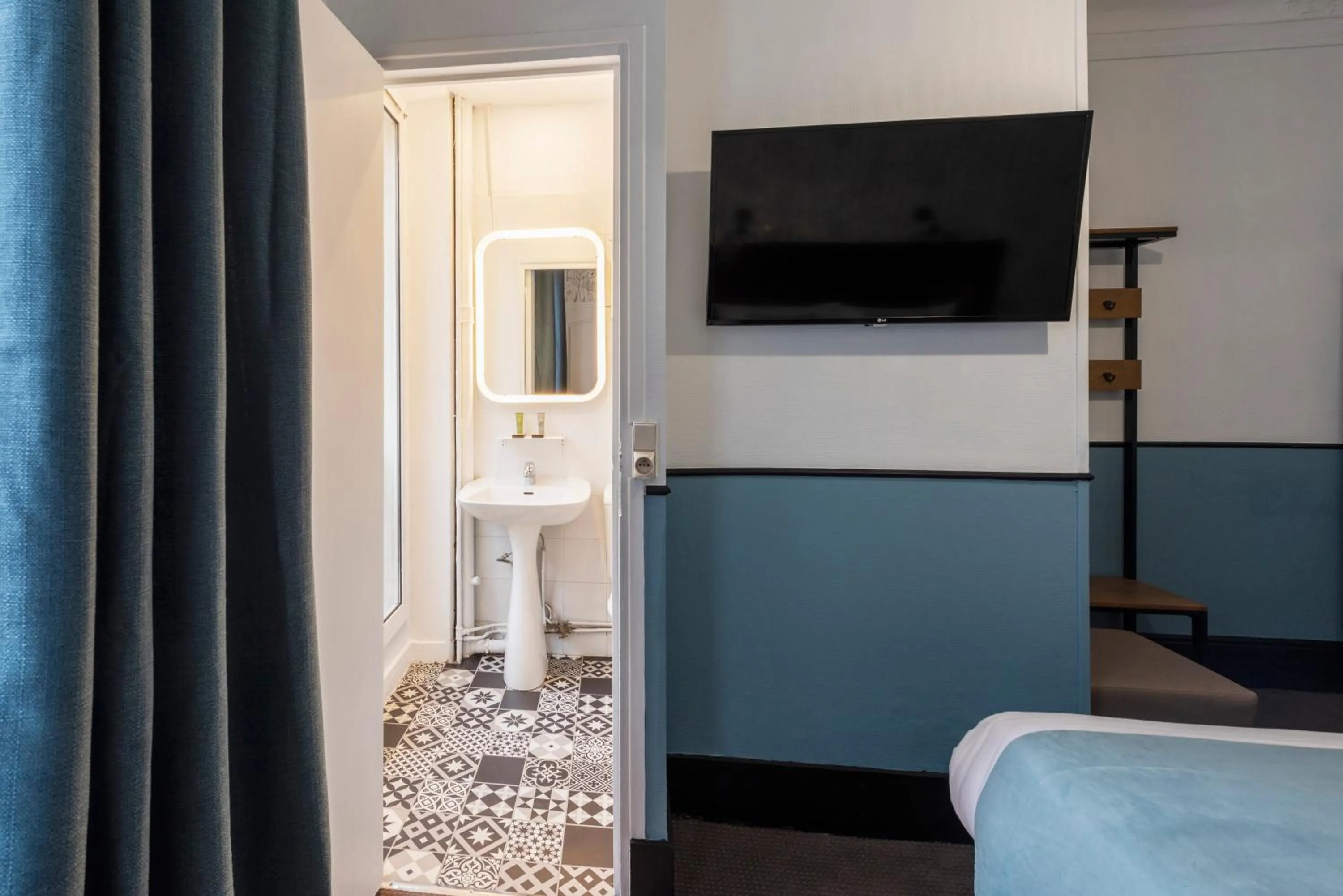 Bed in Lennon by Avalon Hotel Paris Gare du Nord