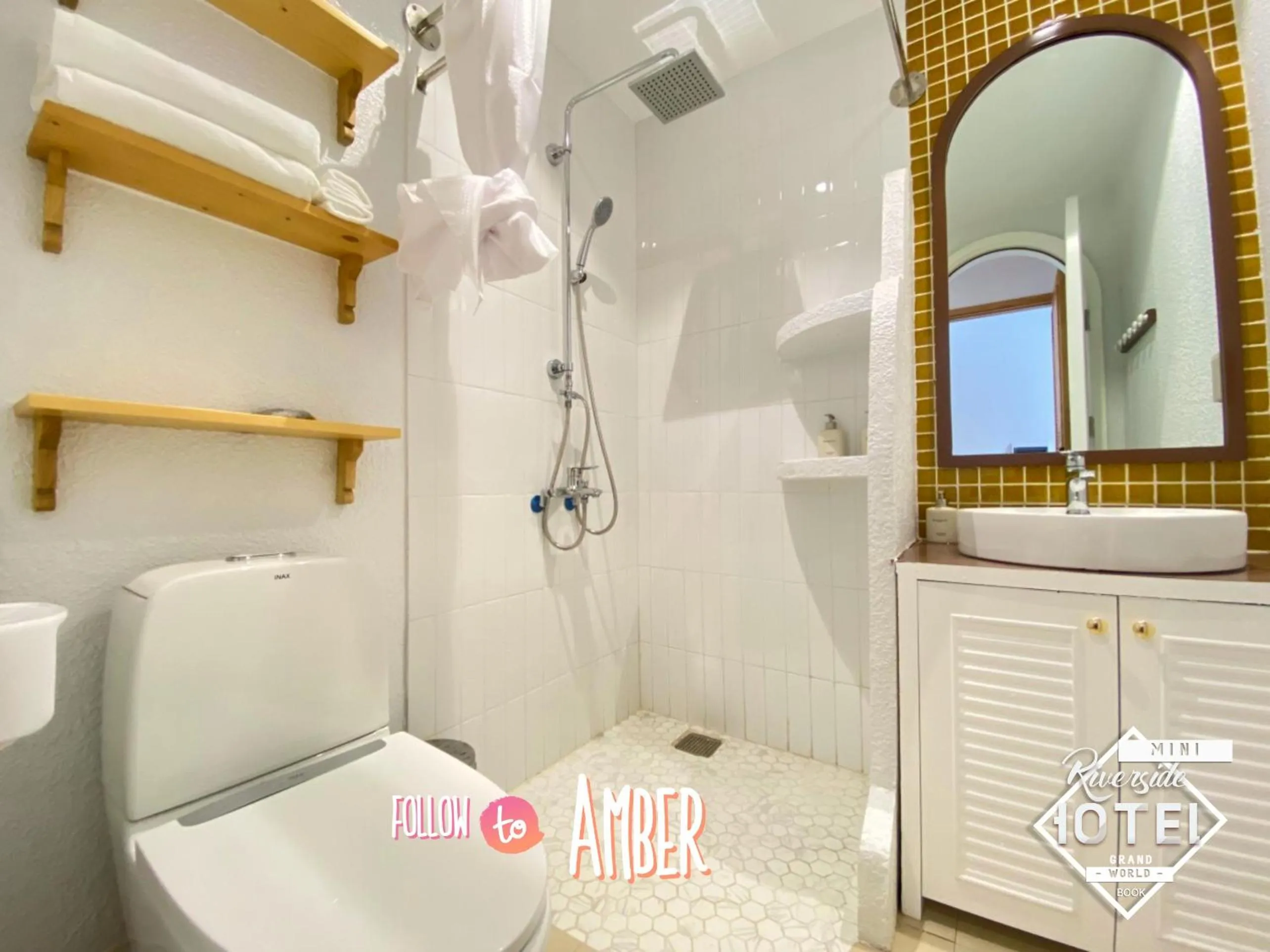 Shower in Riverside Mini Hotel Grand World Phu Quoc