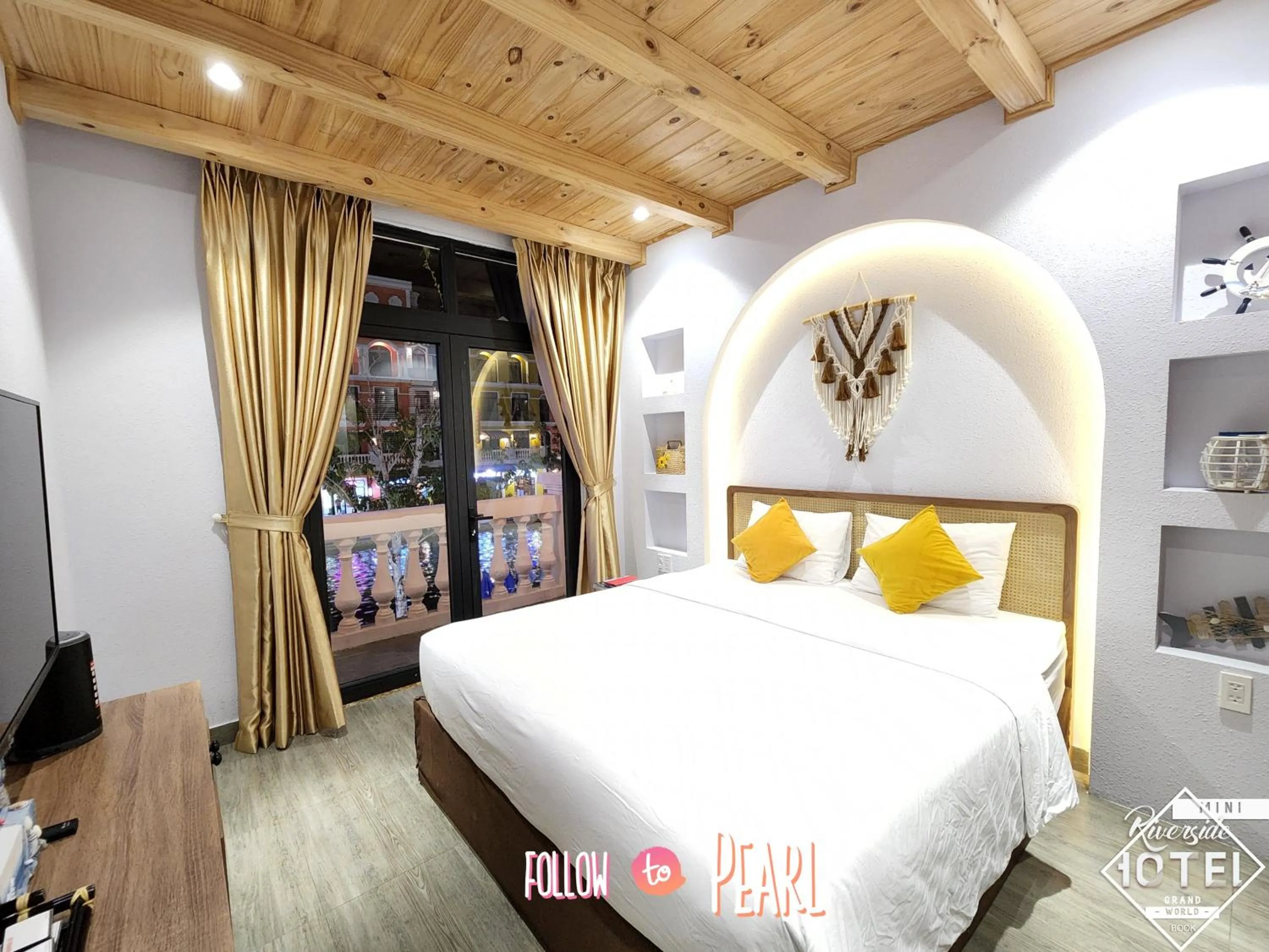 Bedroom, Bed in Riverside Mini Hotel Grand World Phu Quoc