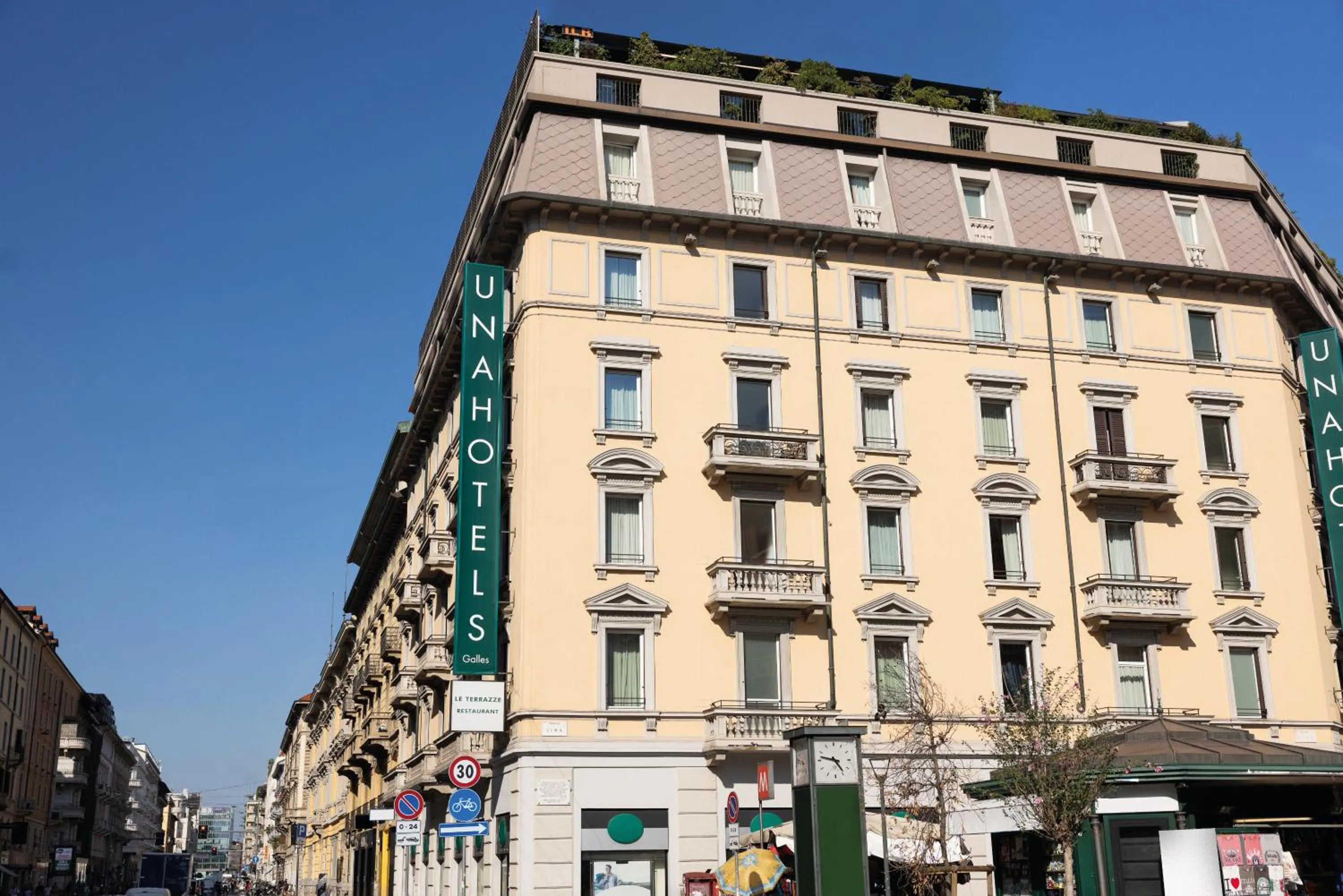 Property building in UNA Hotels Galles Milano