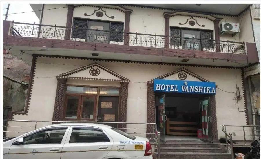 Facade/entrance in Hotel O Vanshika