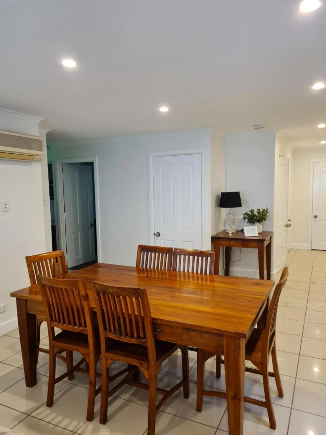 Dining area in Moore Park Apartments