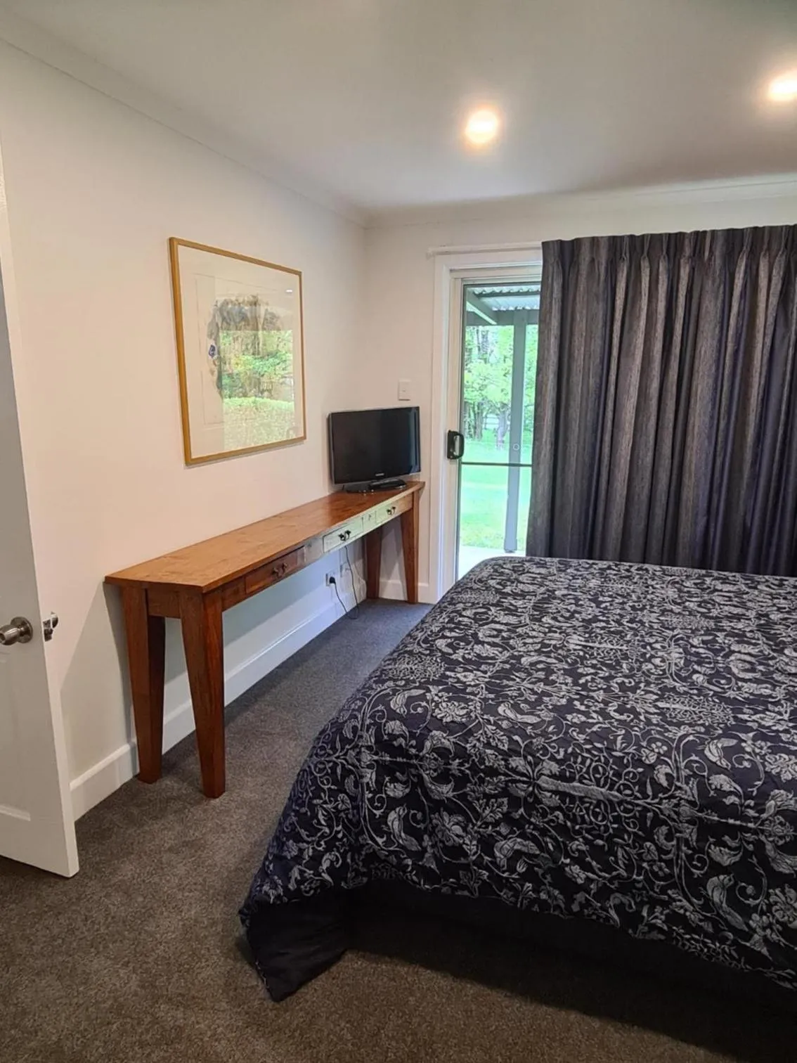 Bedroom, Bed in Moore Park Apartments