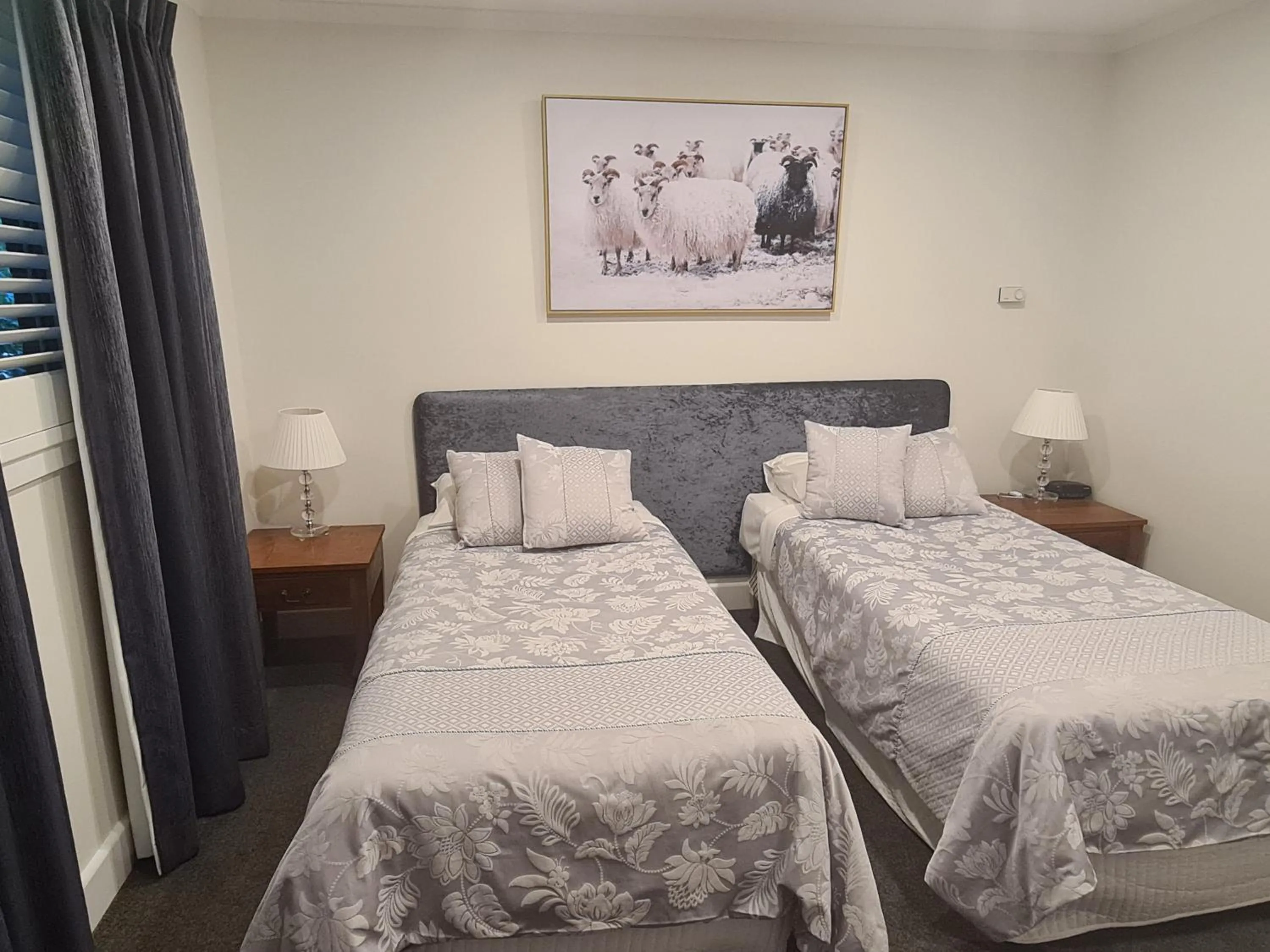 Bedroom, Bed in Moore Park Apartments