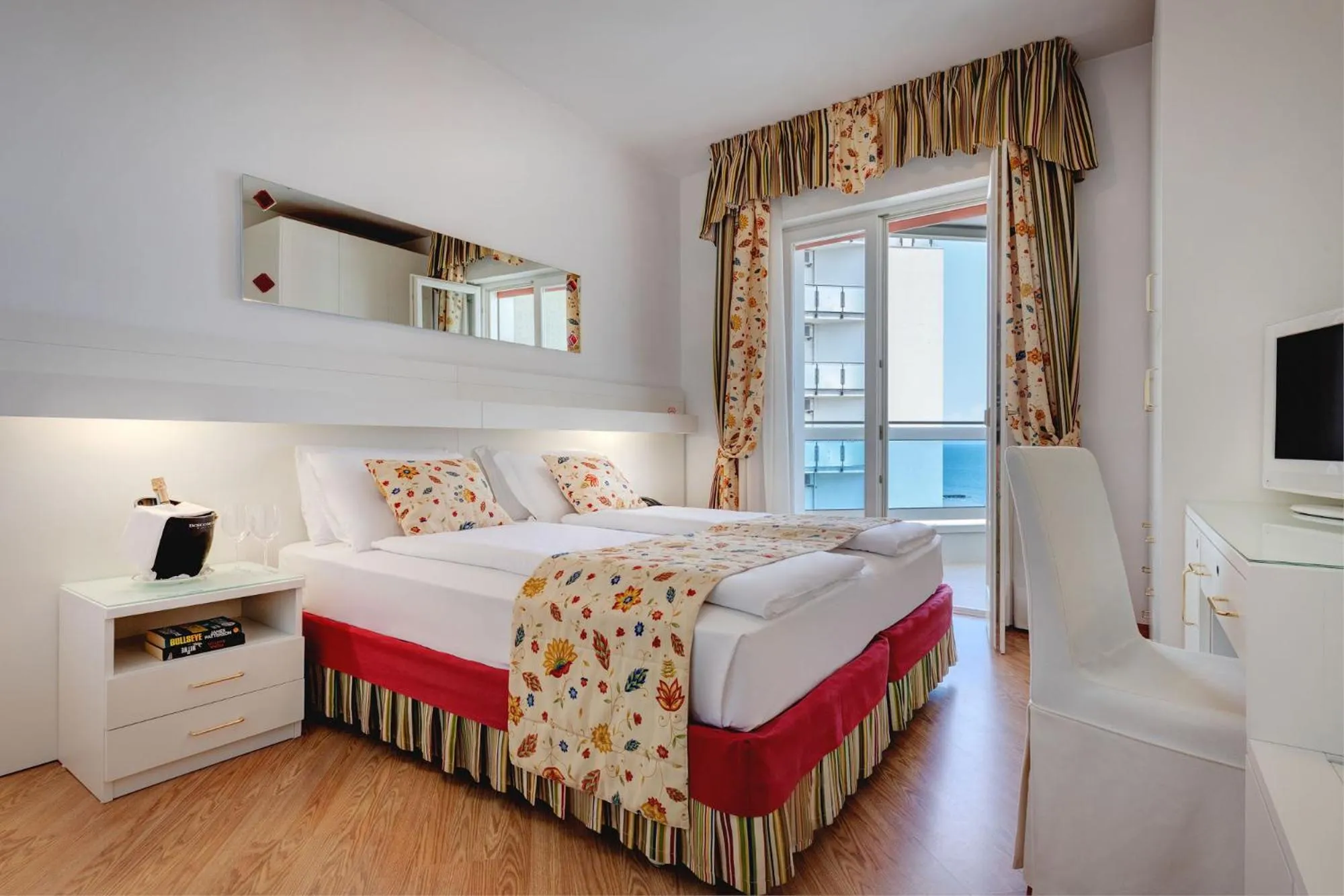 Photo of the whole room, Bed in Hotel Cavalieri Palace & Suites