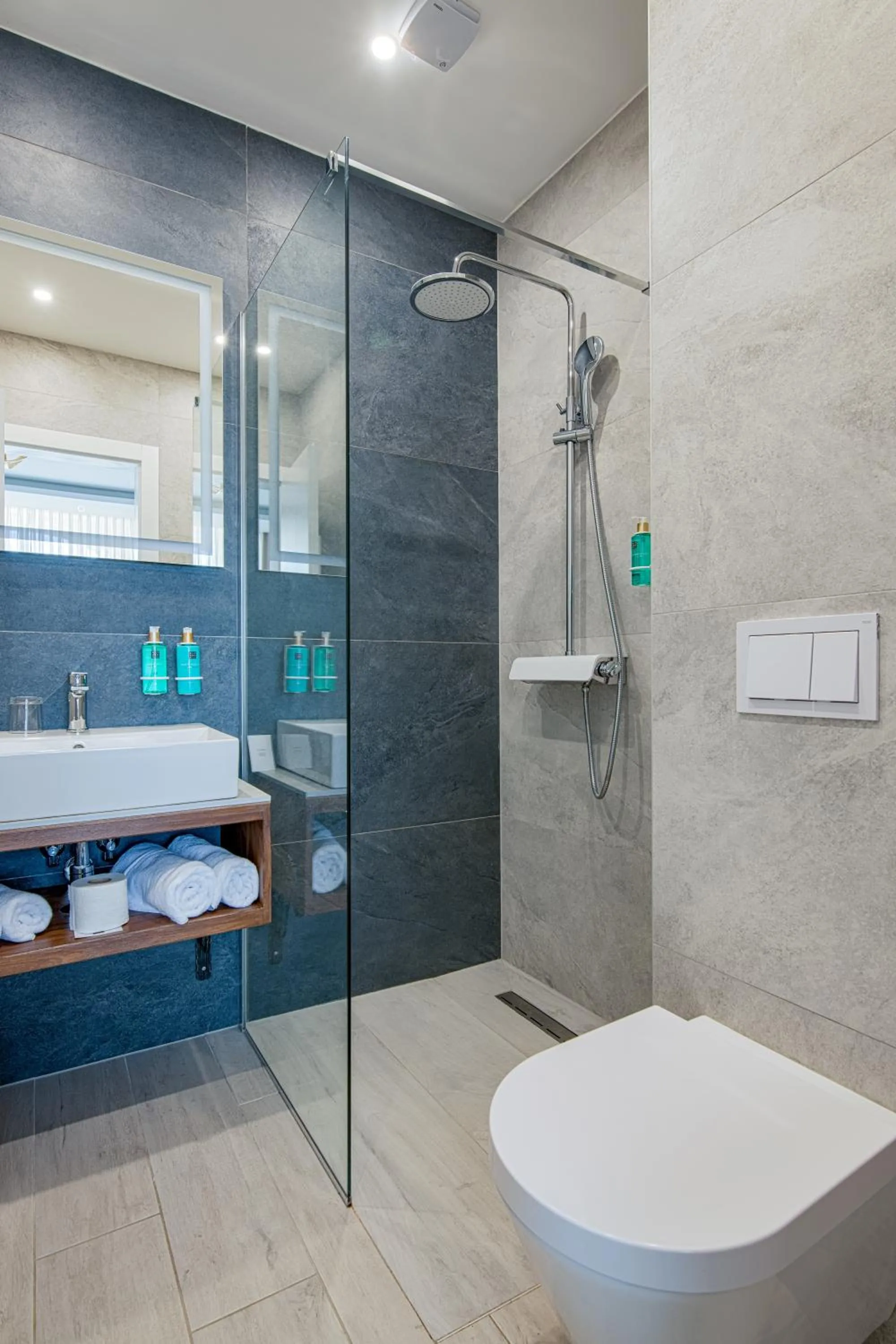 Shower in Heritage Hotel Stypia