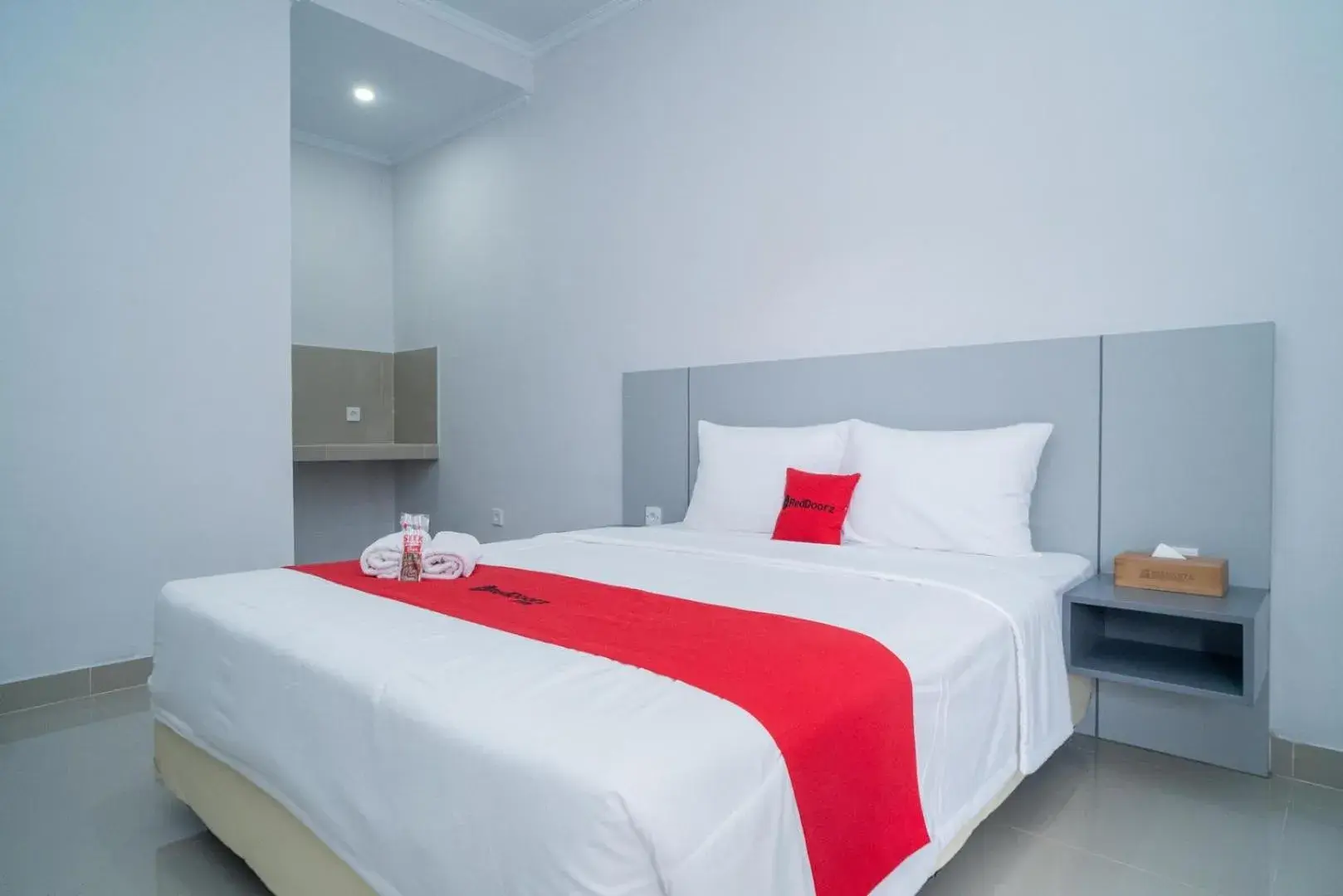 Standard Double Room in RedDoorz @ Jalan Gunung Talang Mahendradatta Standard Double Room in RedDoorz @ Jalan Gunung Talang Mahendradatta