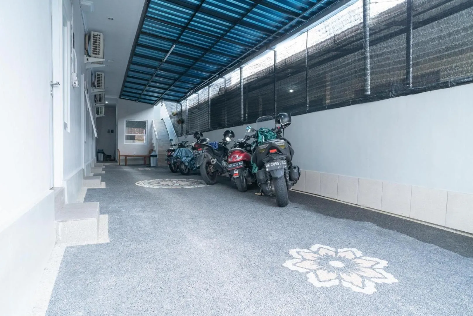 Parking in RedDoorz @ Jalan Gunung Talang Mahendradatta