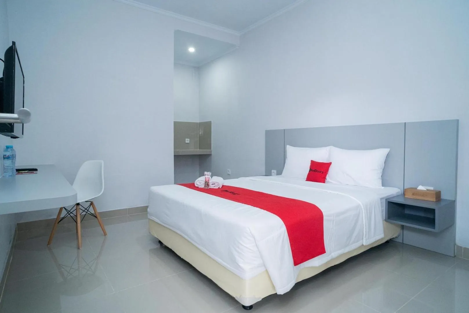 Bedroom, Bed in RedDoorz @ Jalan Gunung Talang Mahendradatta