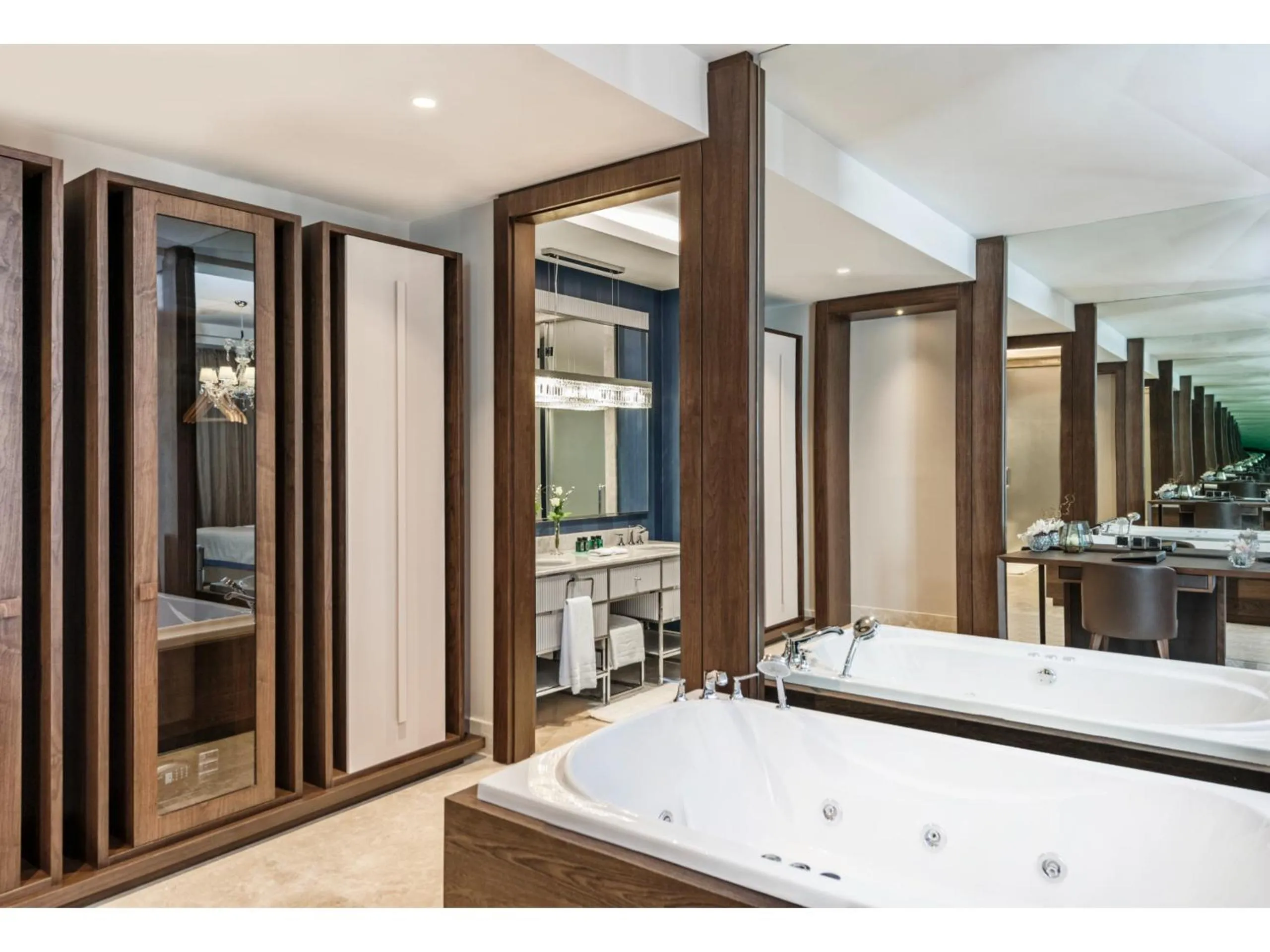 Bath in Kaya Palazzo Resort & Casino