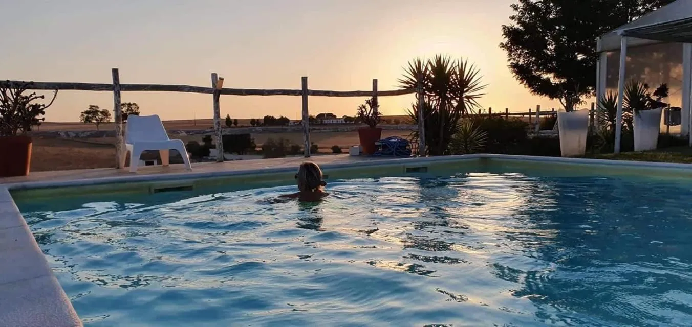 People in Monte dos Poços