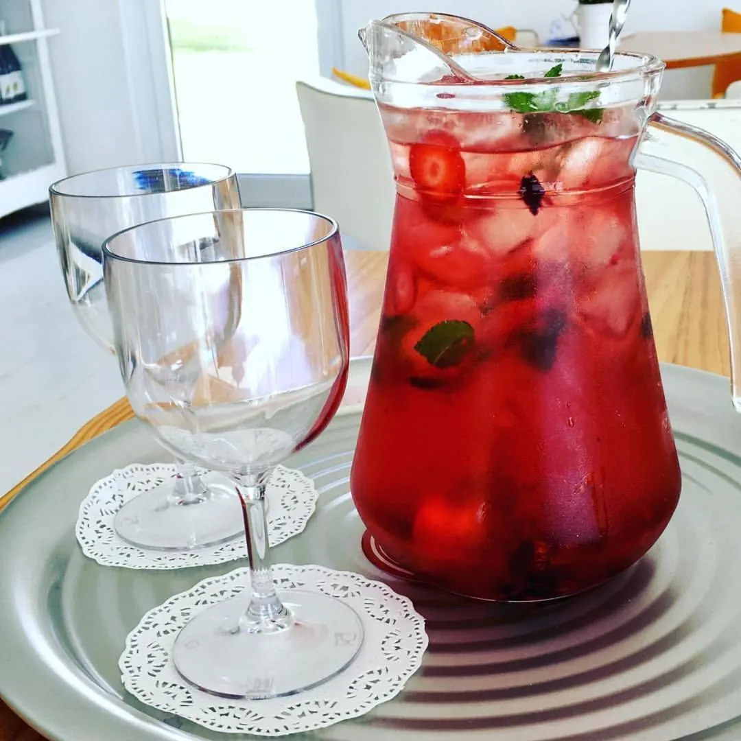 Restaurant/places to eat in Monte dos Poços