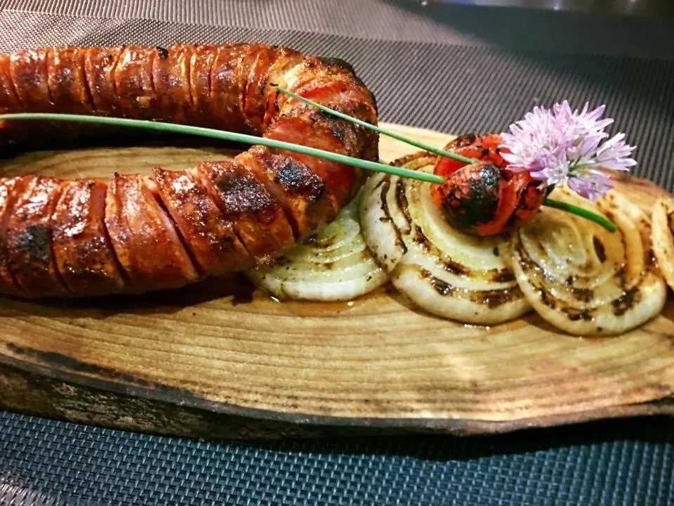 Restaurant/places to eat in Monte dos Poços