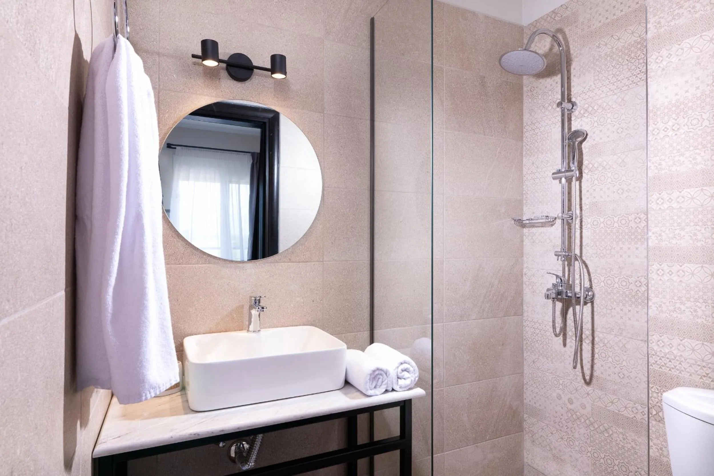 Shower in ELLE Rooms & Suites