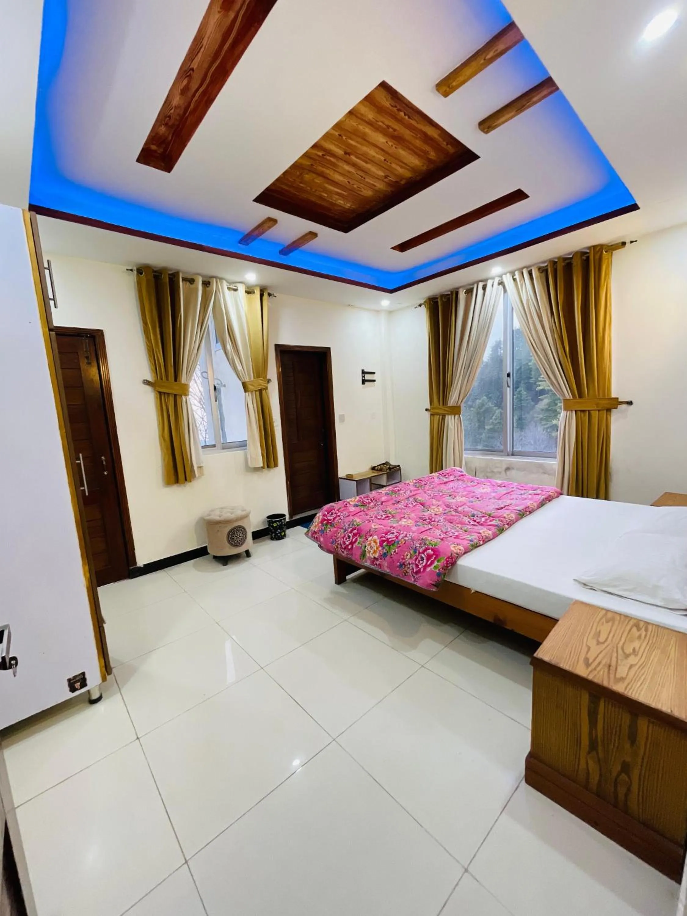 View (from property/room), Bed in Paradise View Hotel & Restaurant