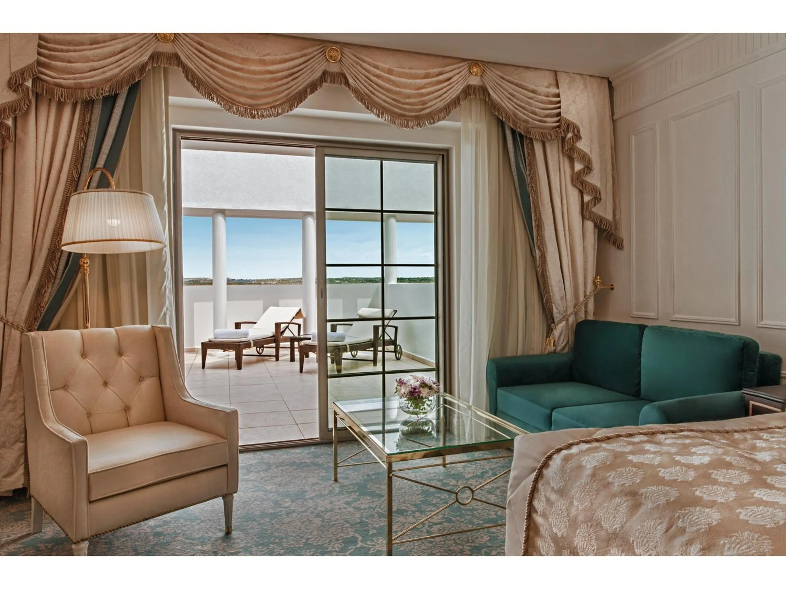 Bed in Kaya Artemis Resort & Casino