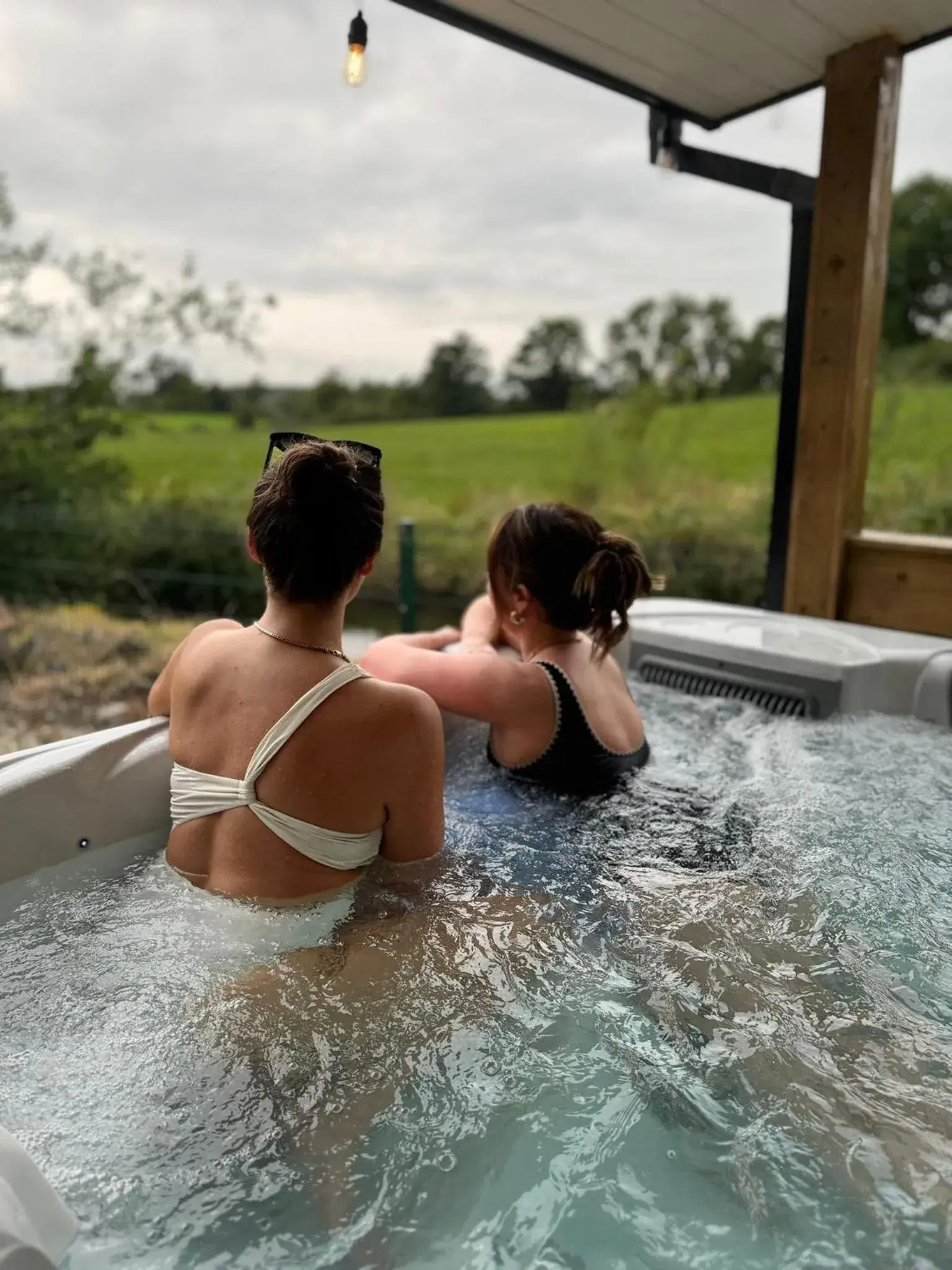 Three-Bedroom Chalet in Walsh's Mill Lodges & Linen House Three-Bedroom Chalet in Walsh's Mill Lodges & Linen House