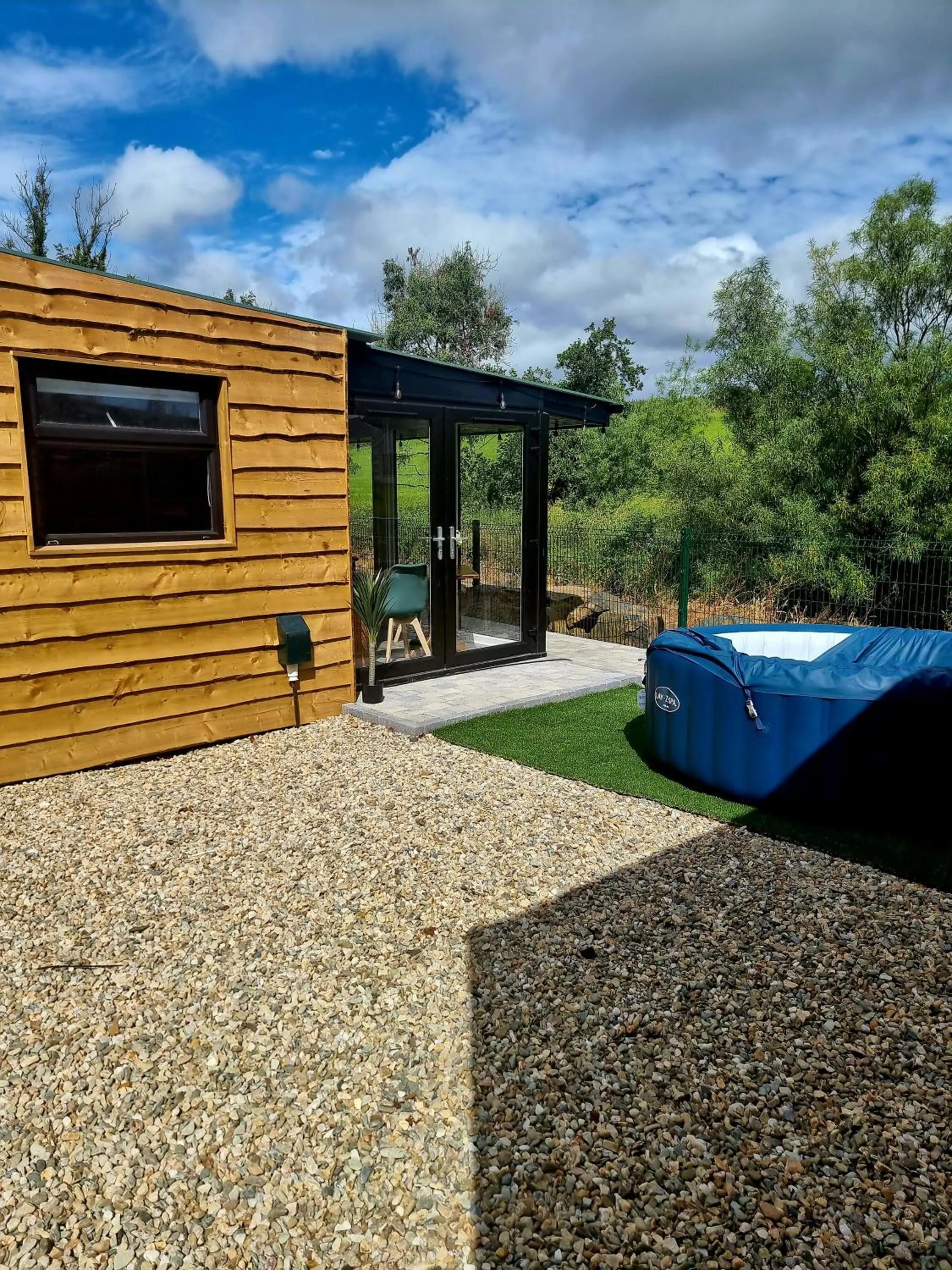 Hot Tub in Walsh's Mill Lodges & Linen House