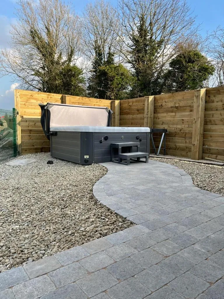 Hot Tub in Walsh's Mill Lodges & Linen House