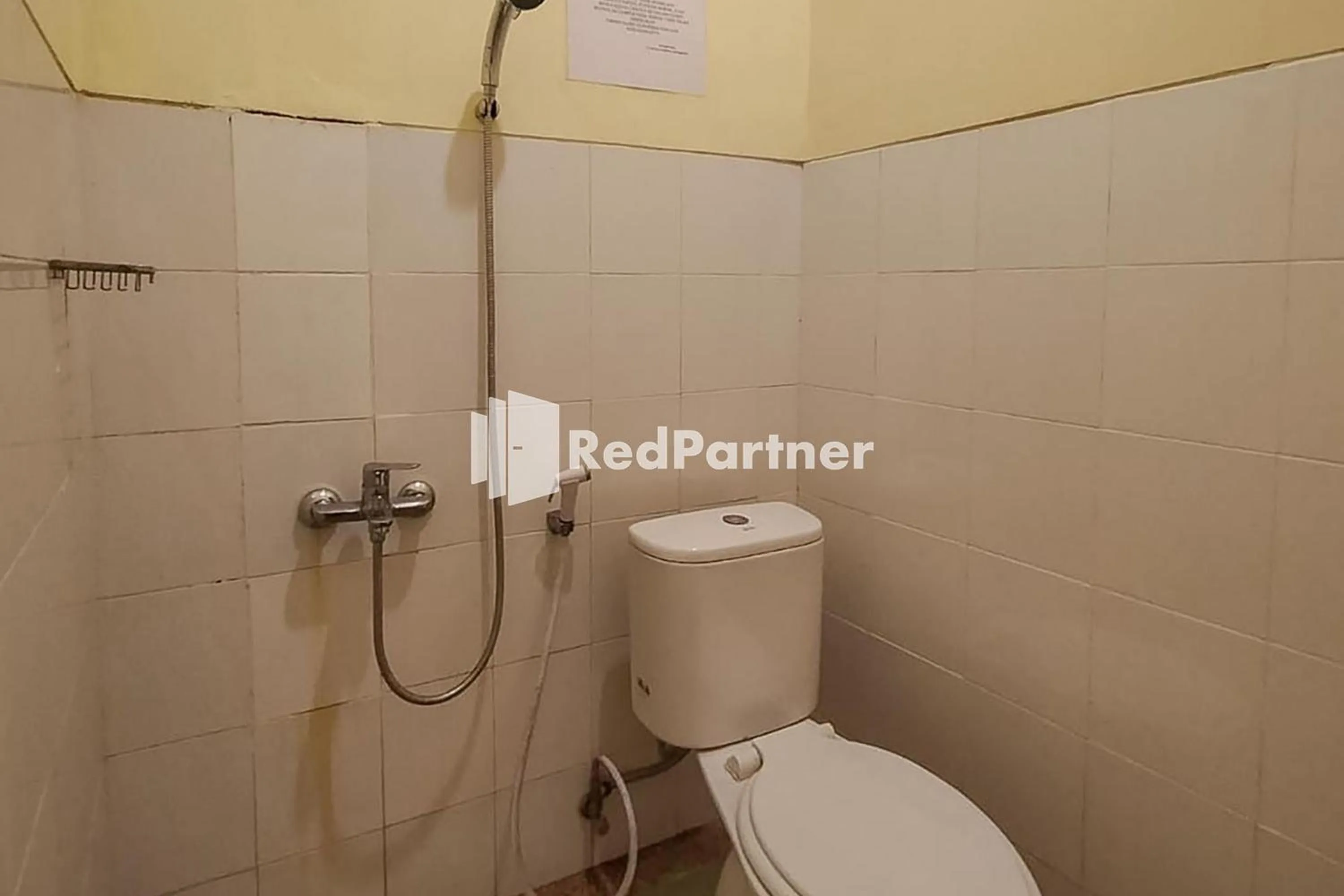Bathroom in Batu Homestay Puncak Mitra RedDoorz