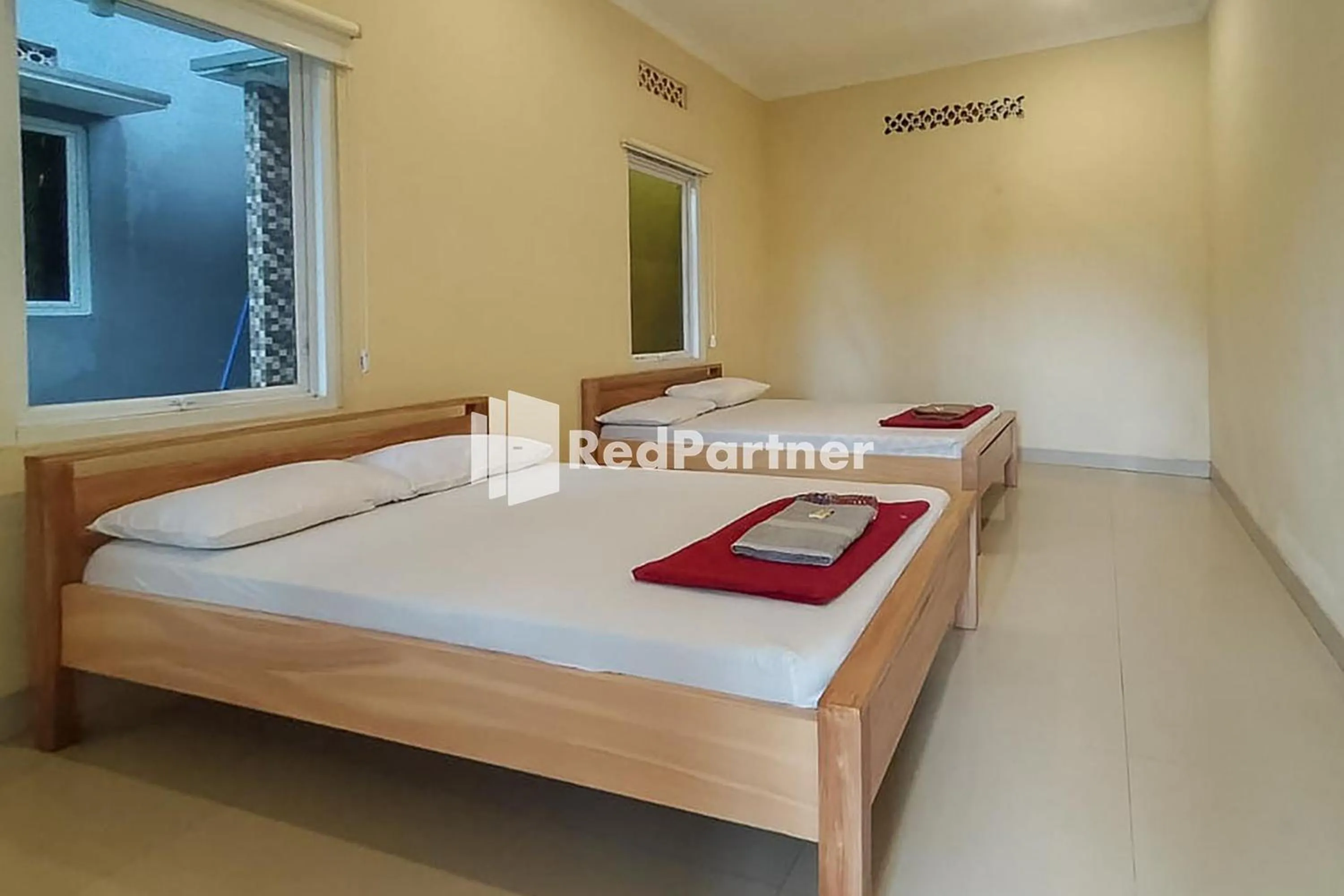 Bed in Batu Homestay Puncak Mitra RedDoorz