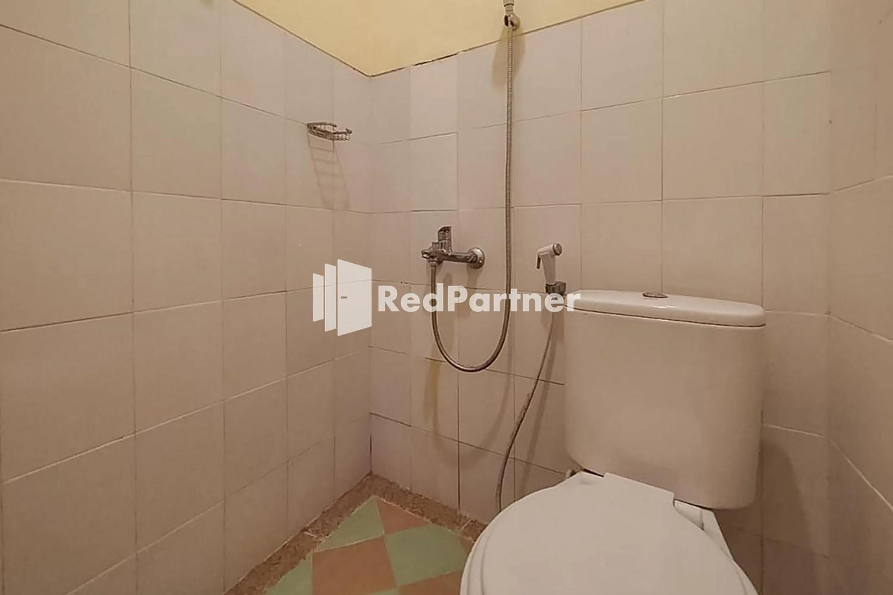 Bathroom in Batu Homestay Puncak Mitra RedDoorz