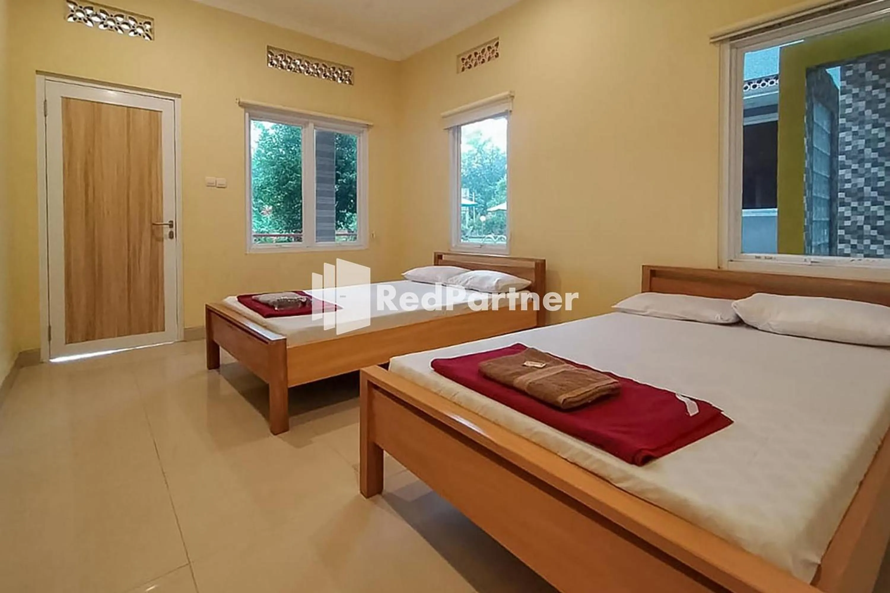 Bed in Batu Homestay Puncak Mitra RedDoorz