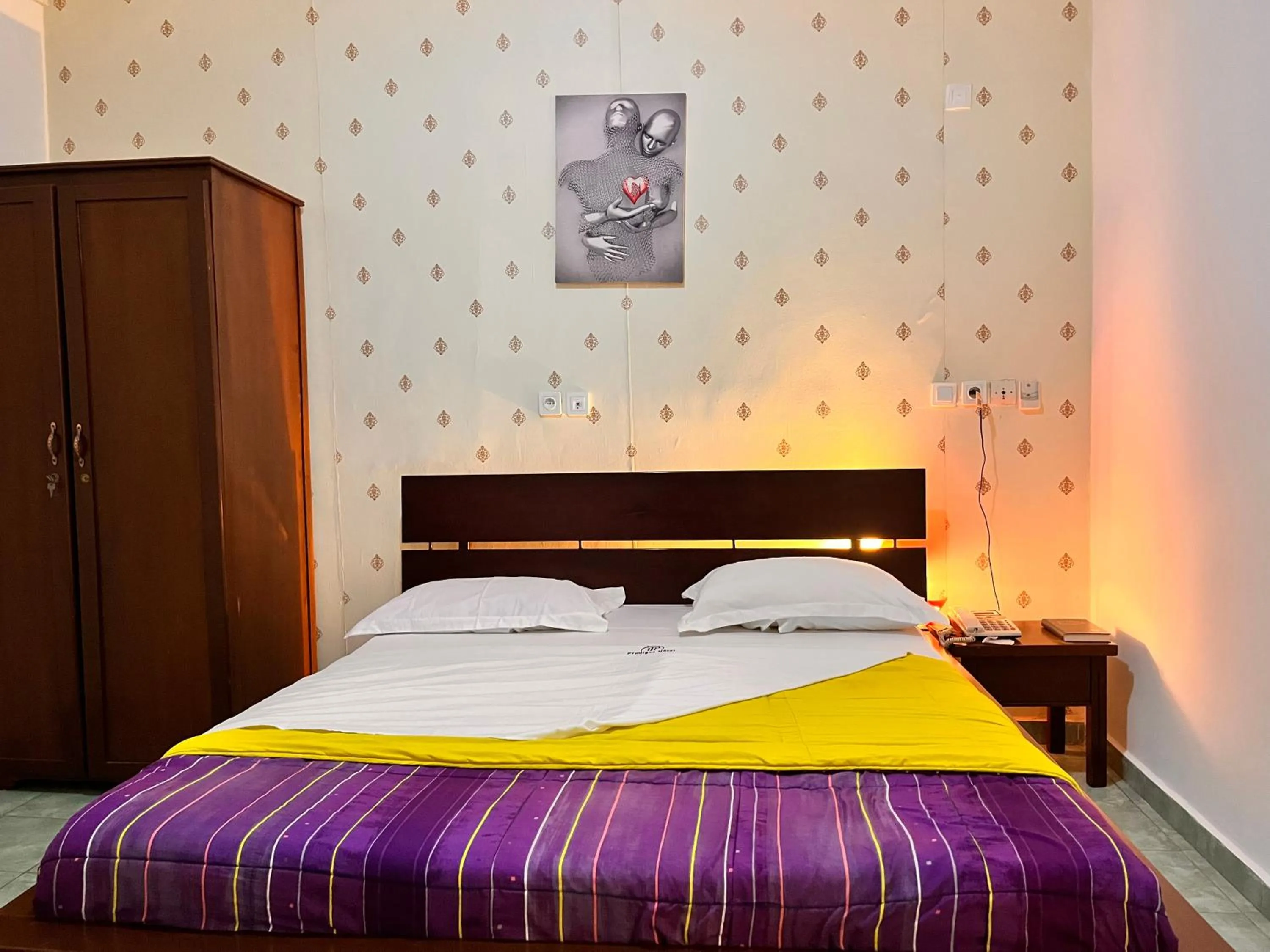 Deluxe Double Room with Bath in Prodiges Hôtel