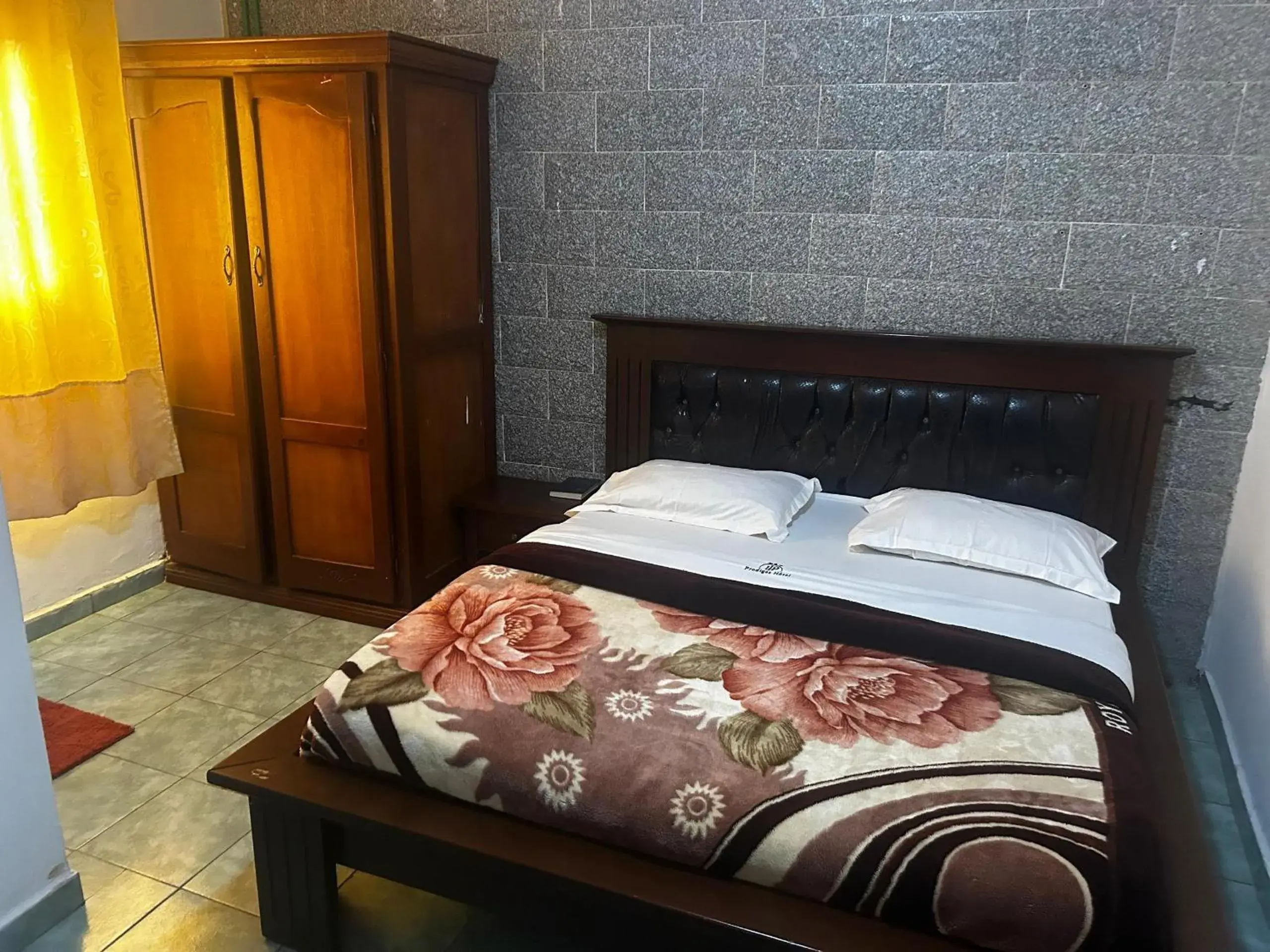 Economy Double Room in Prodiges Hôtel Economy Double Room in Prodiges Hôtel