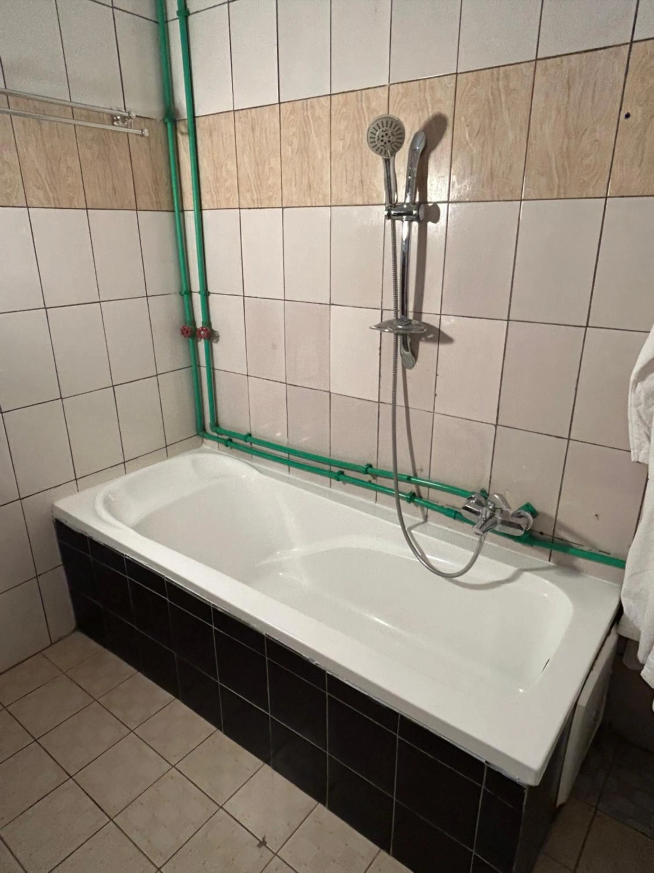 Shower in Prodiges Hôtel