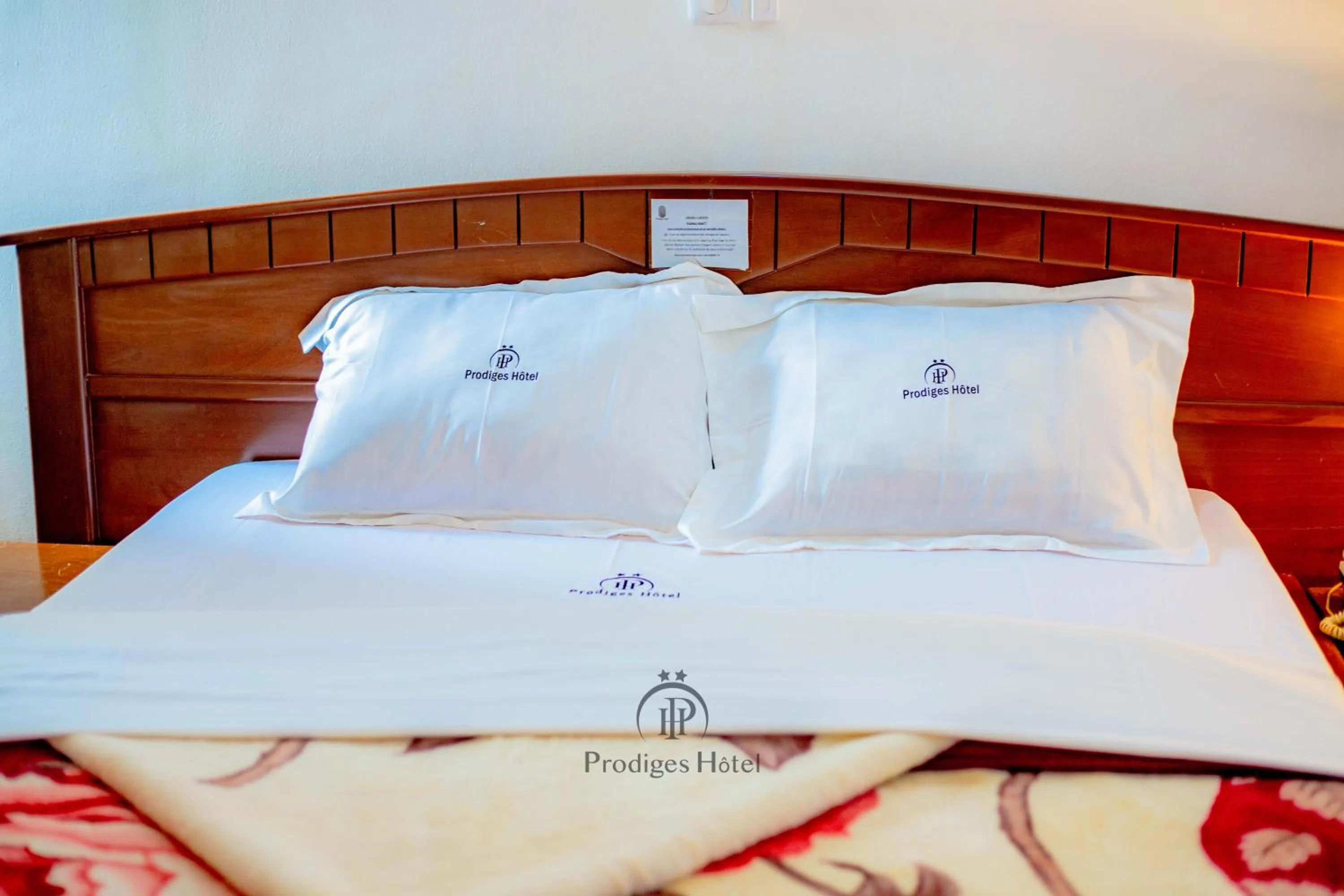 Bed in Prodiges Hôtel