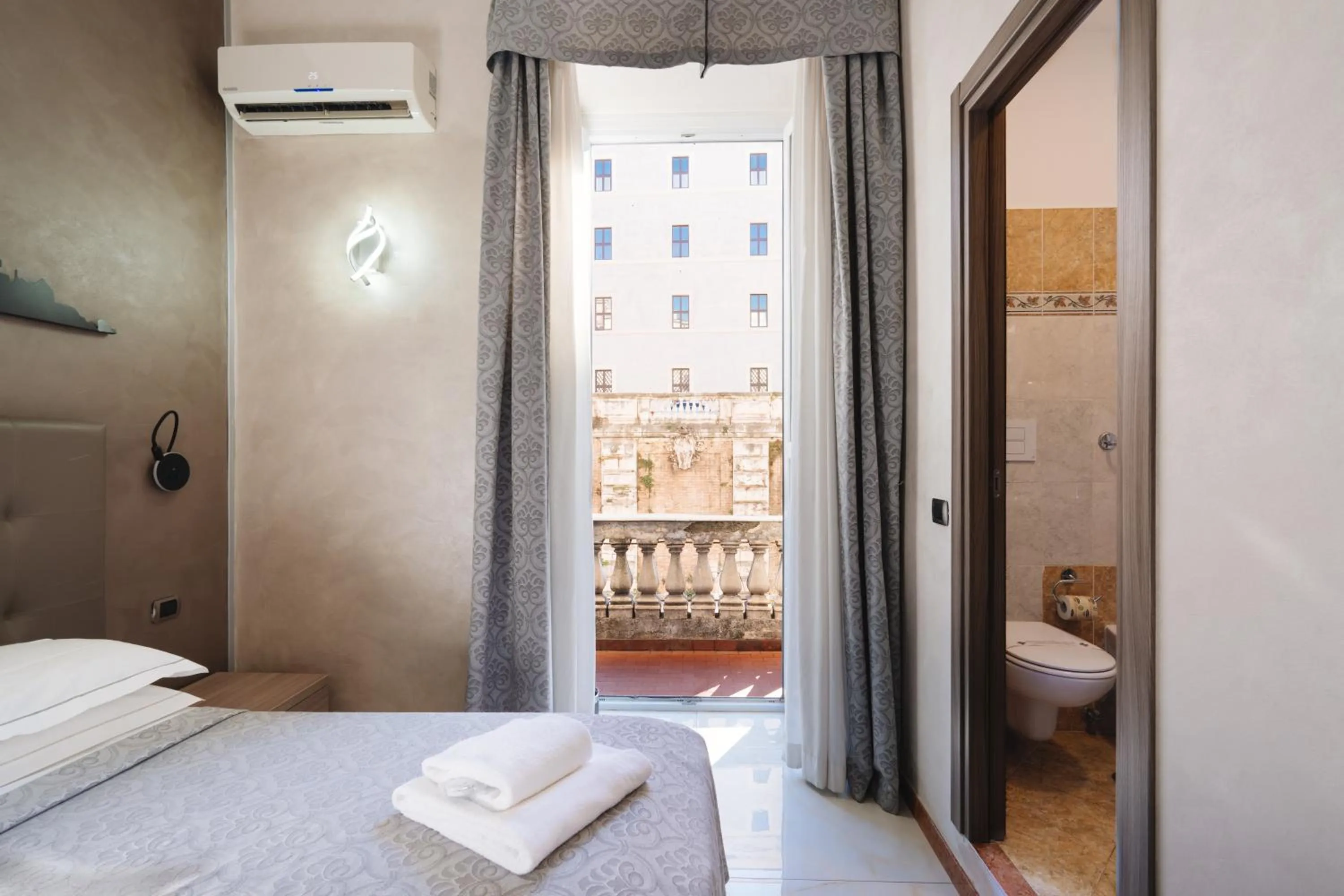 Bedroom, Bed in Hotel Centro Cavour Roma