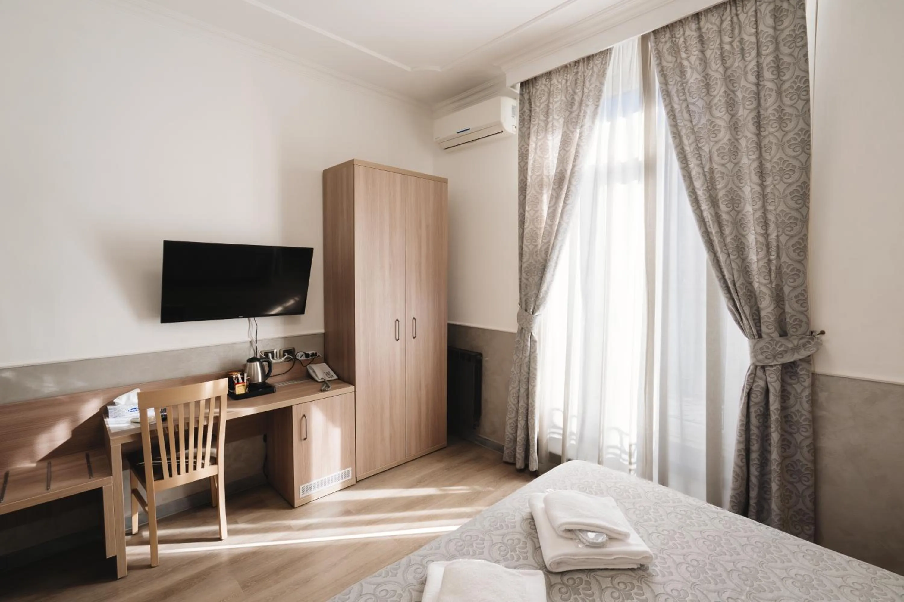 Seating area, Bed in Hotel Centro Cavour Roma