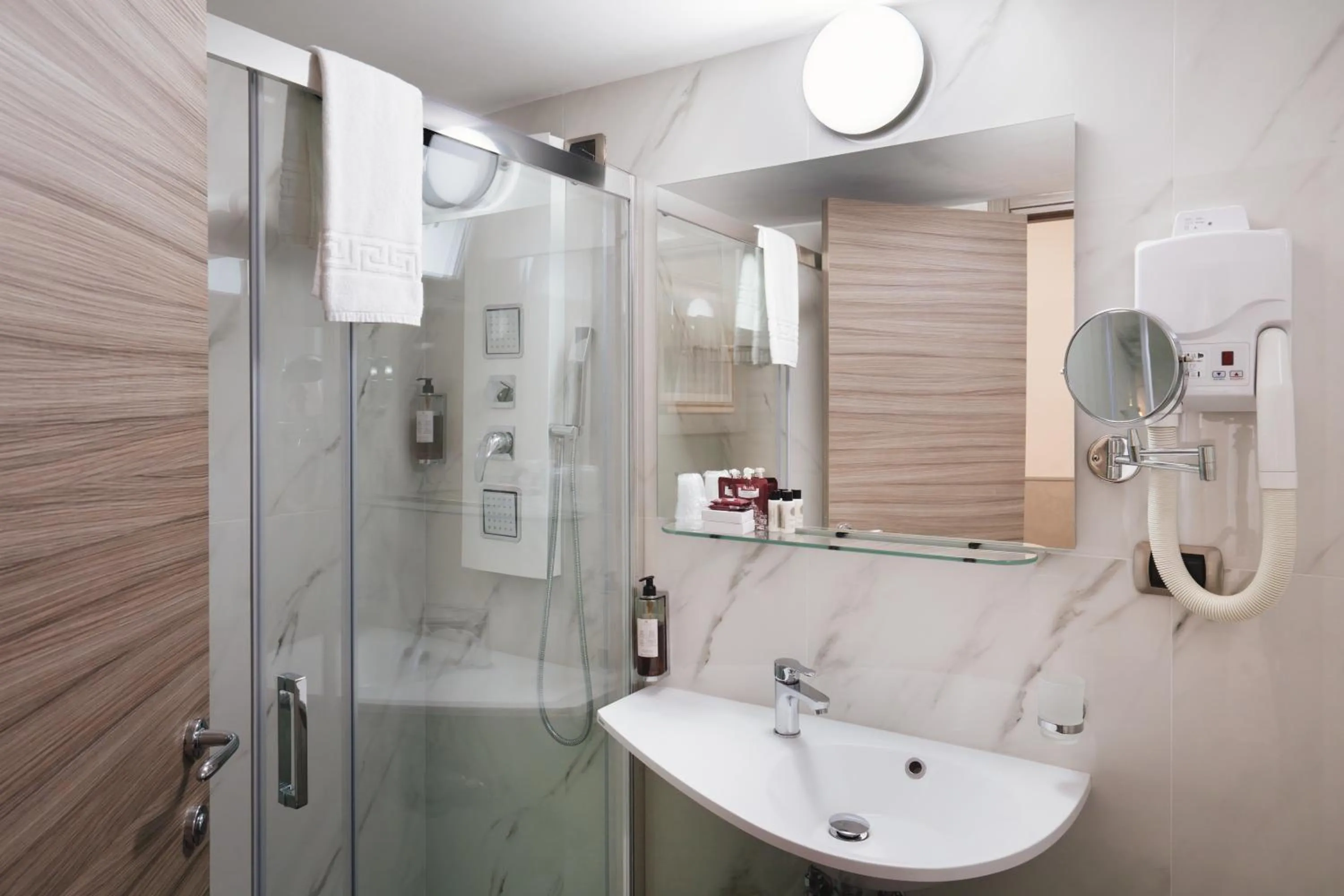 Bathroom in Hotel Centro Cavour Roma