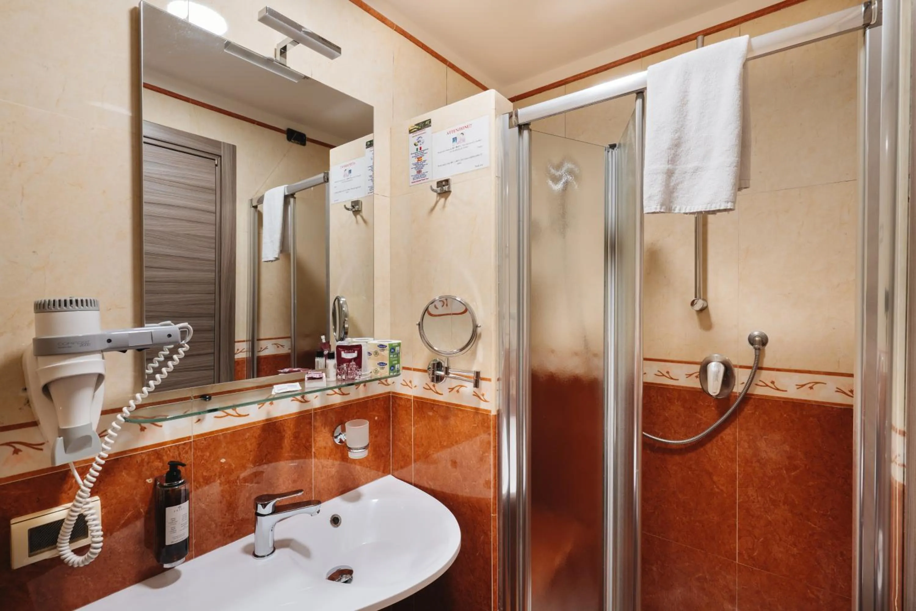 Bathroom in Hotel Centro Cavour Roma