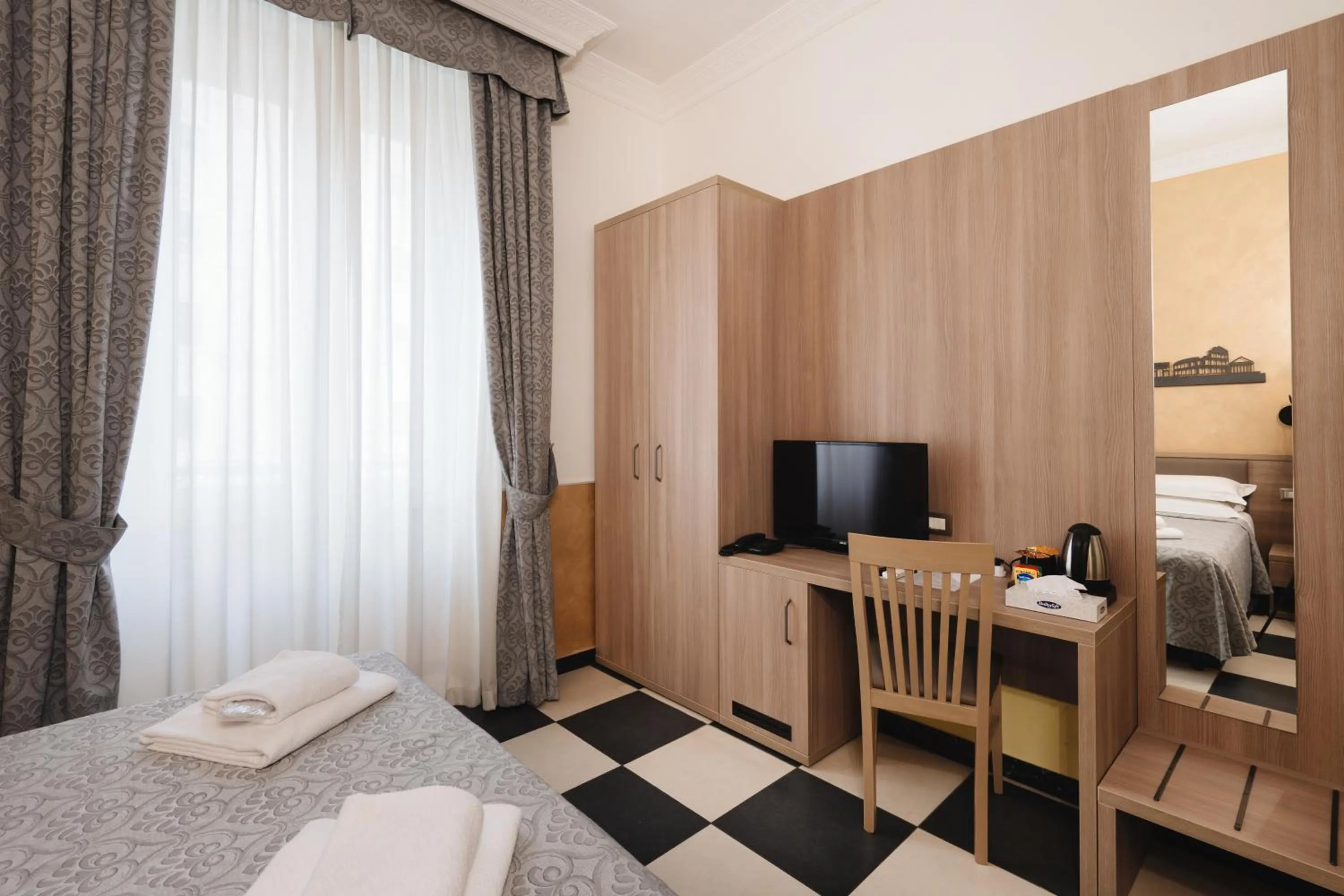 Photo of the whole room, Bed in Hotel Centro Cavour Roma