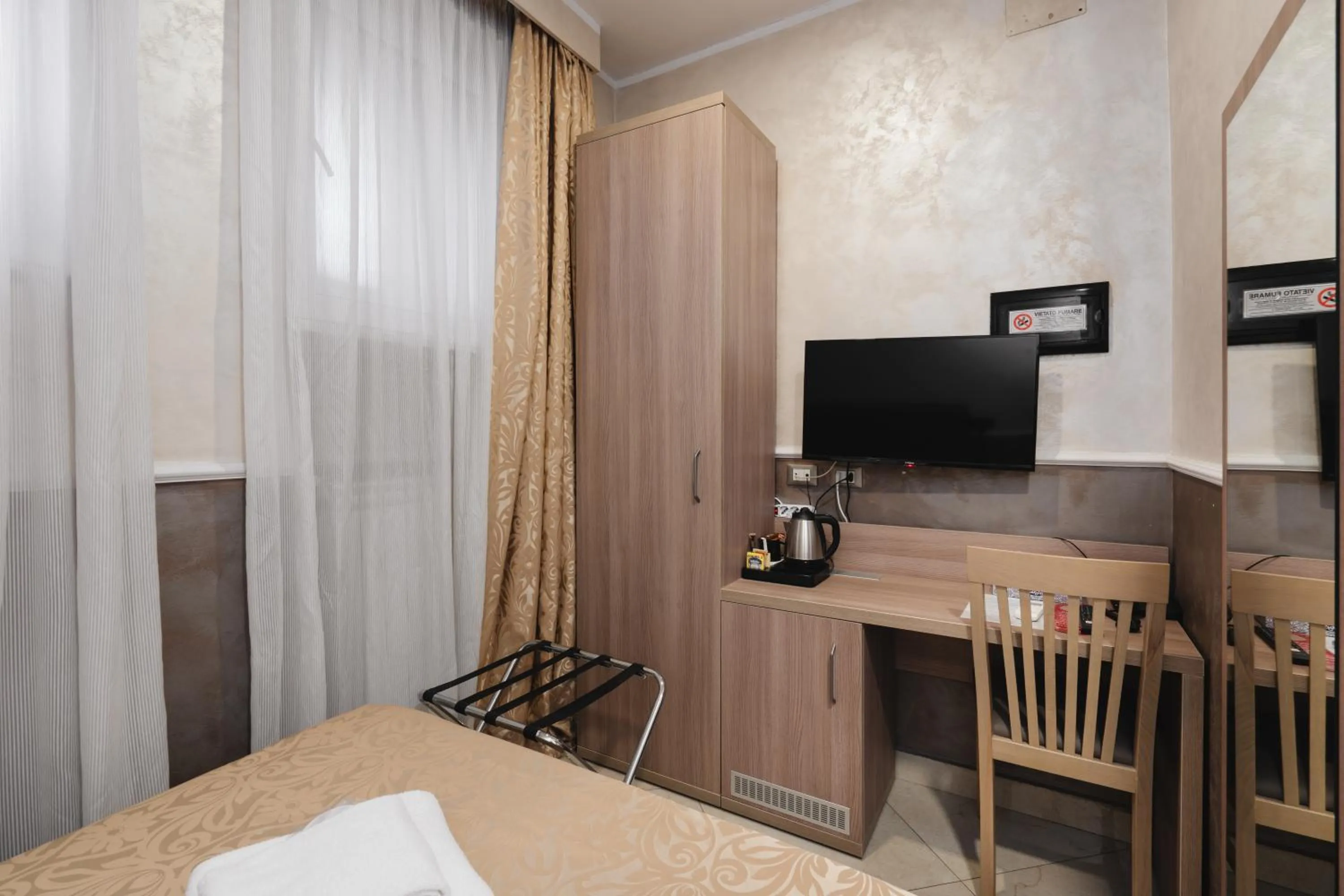 TV and multimedia, Bed in Hotel Centro Cavour Roma